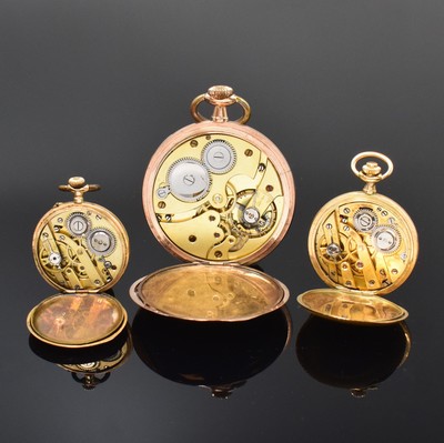 26790955c - Set of 3 gold pocket watches, Switzerland around 1890/1920, crown winding, 1 x 8k pink gold open face pocket watch, silvered dial engine-turned, gold-plated lever movement, diameter approx. 46 mm, weight approx. 50g, 1 x unusual art nouveau 14k yellow gold enamel- ladies hunting cased pocket watch, ray- engine-turned 3-cover gold case on both sides polychrom enameled Peacock faulty, enamel dial with Roman numerals, gold-plated cylinder movement, diameter approx. 32 mm, weight approx. 24g, 1 x open case 14k pink gold ladies pocket watch, rich engraved case dent/faulty, enamel dial, gold-plated cylinder movement, diameter approx. 28 mm, weight approx. 19g, condition 3 - 4, property of a collector