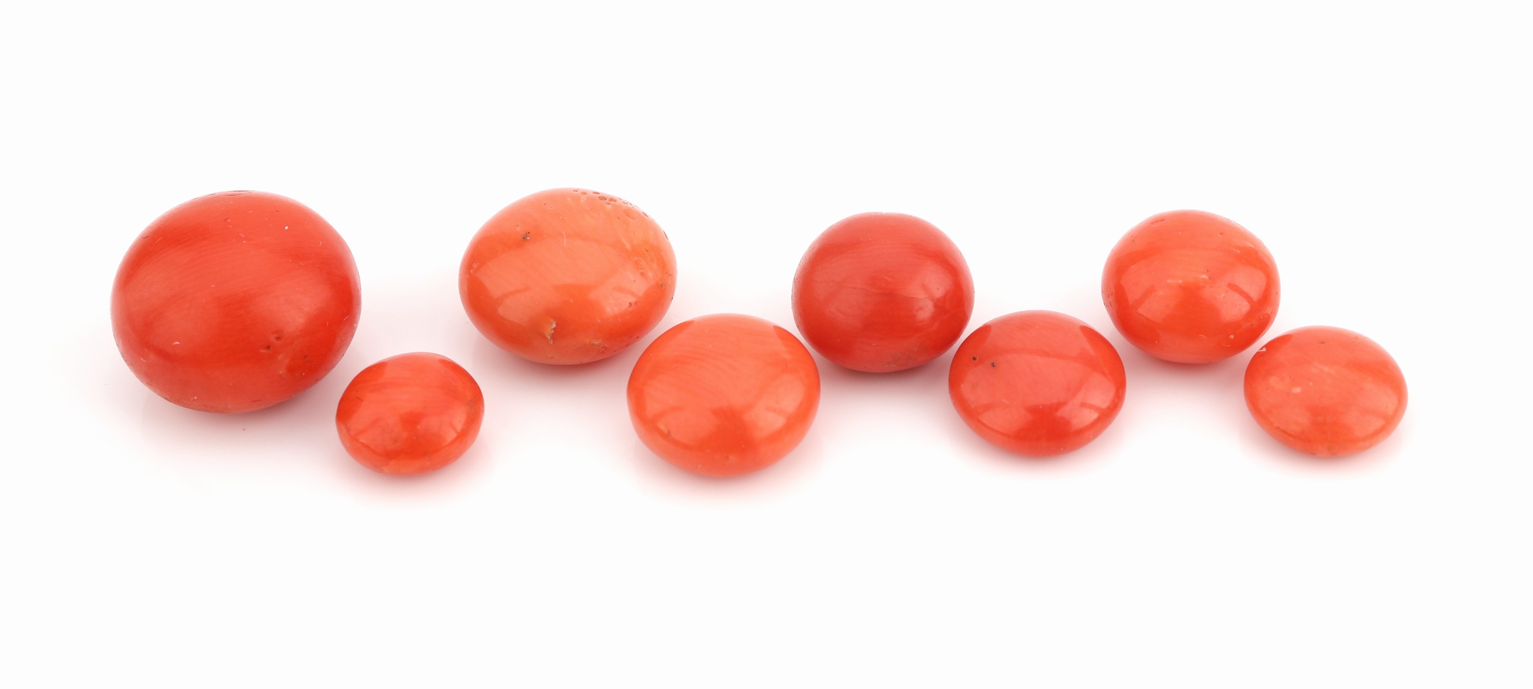Konvolut 8 lose Korallenbouttons, gebohrt, zus. ca. 32.00 ct, Versand nur innerhalb der EU möglich