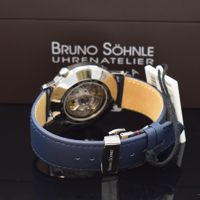 26791019b - BRUNO SÖHNLE Rondo Regulateur nearly mint gents wristwatch in steel, Germany current production, self winding, on both sides glazed case, snap on case back, original leather strap with butterfly buckle, sapphire crystal, blue dial with white hands, dials for hour and constant second, central minute hand, date, calibre 509 (base calibre SW 200-1), diameter approx. 42 mm, original box enclosed, condition 1-2