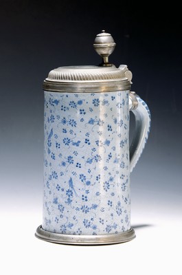 Image 26791062 - jug faience, Ansbach around 1730, with "Bird painting", shards with stand ring and tin lid, this hallmarked PH on the inside, blue painting with birds and flowers, probably Johann Albrecht Nestel, wall crack and handle restored, similar piece in the Margrave Museum Ansbach, height approx. 26.5cm