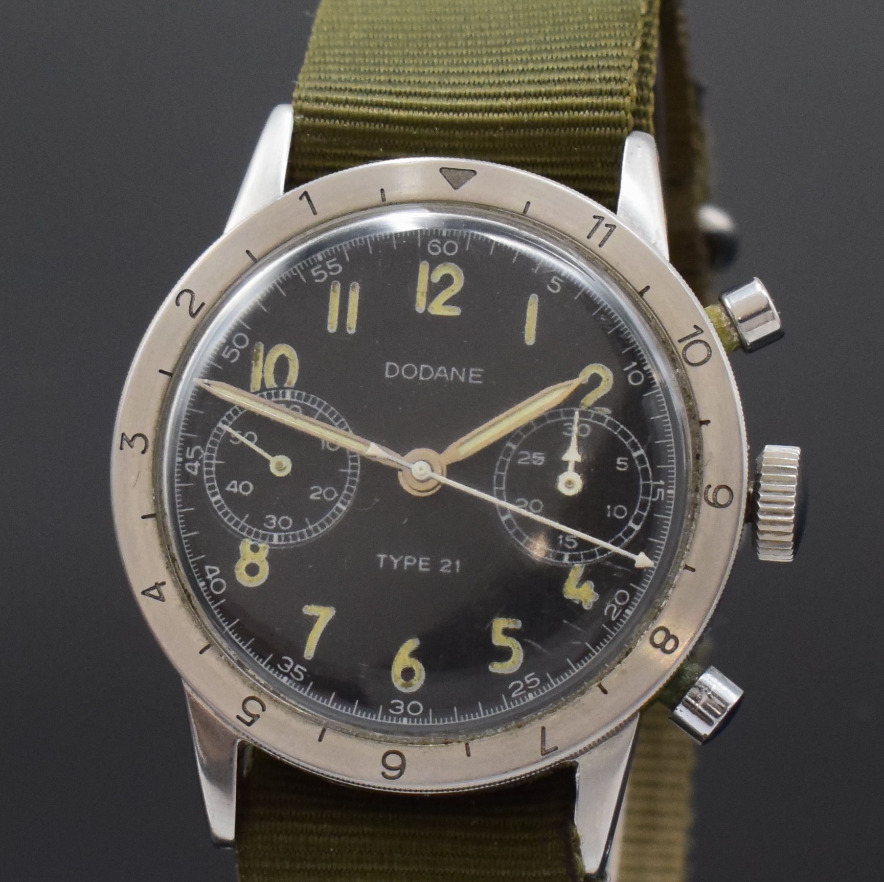 Detail a: DODANE Type 21 Flyback Flieger- Schaltradchronograph Kaliber Valjoux 222 in Stahl, Schweiz um 1960, Handaufzug, verschr. Geh., beids. drehb. ...