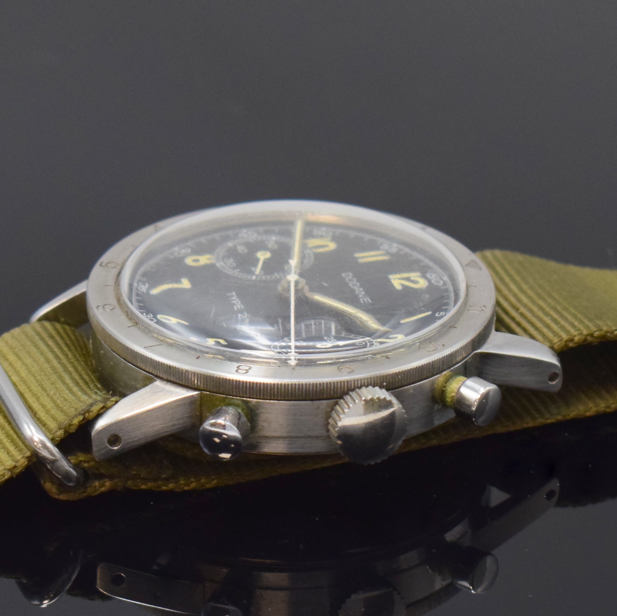 Detail b: DODANE Type 21 Flyback Flieger- Schaltradchronograph Kaliber Valjoux 222 in Stahl, Schweiz um 1960, Handaufzug, verschr. Geh., beids. drehb. ...