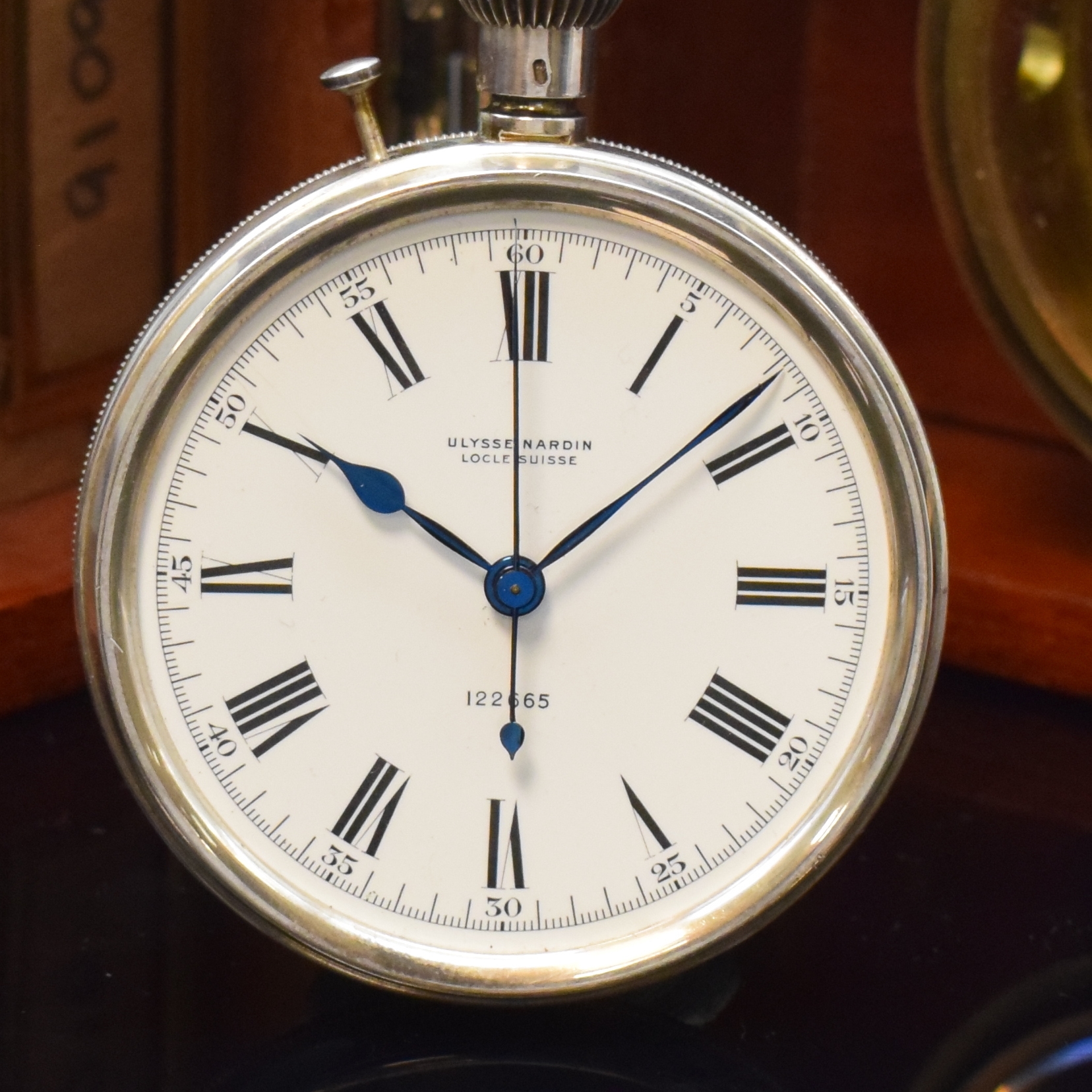 Detail a: ULYSSE NARDIN Beobachtungsuhr der britischen Marine in Silber, Schweiz um 1940, verschr. Sterlingsilbergeh., Boden m. Militärgravur, Lunette ohne ...