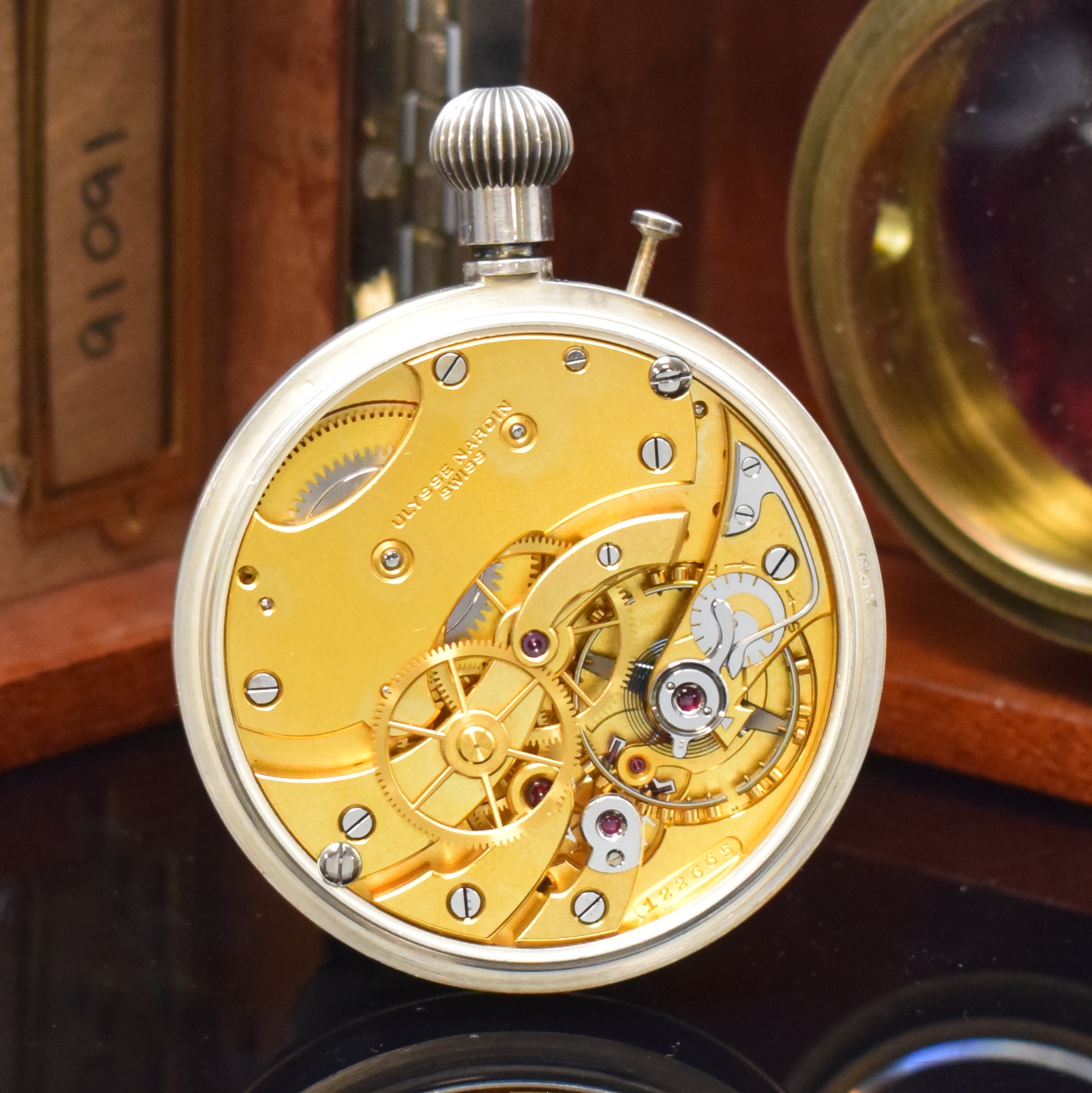 Detail c: ULYSSE NARDIN Beobachtungsuhr der britischen Marine in Silber, Schweiz um 1940, verschr. Sterlingsilbergeh., Boden m. Militärgravur, Lunette ohne ...