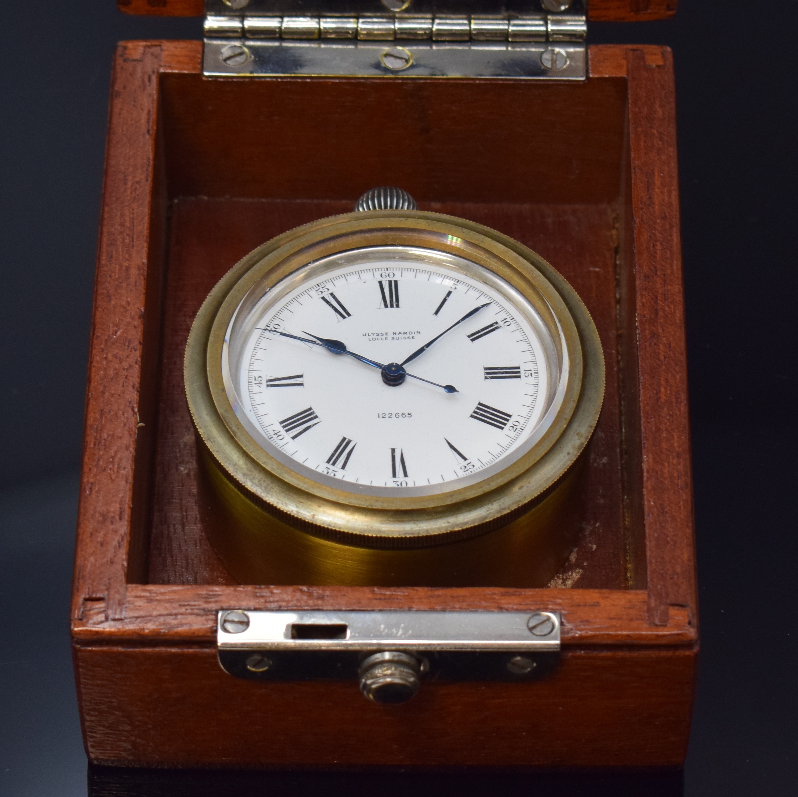 Detail f: ULYSSE NARDIN Beobachtungsuhr der britischen Marine in Silber, Schweiz um 1940, verschr. Sterlingsilbergeh., Boden m. Militärgravur, Lunette ohne ...