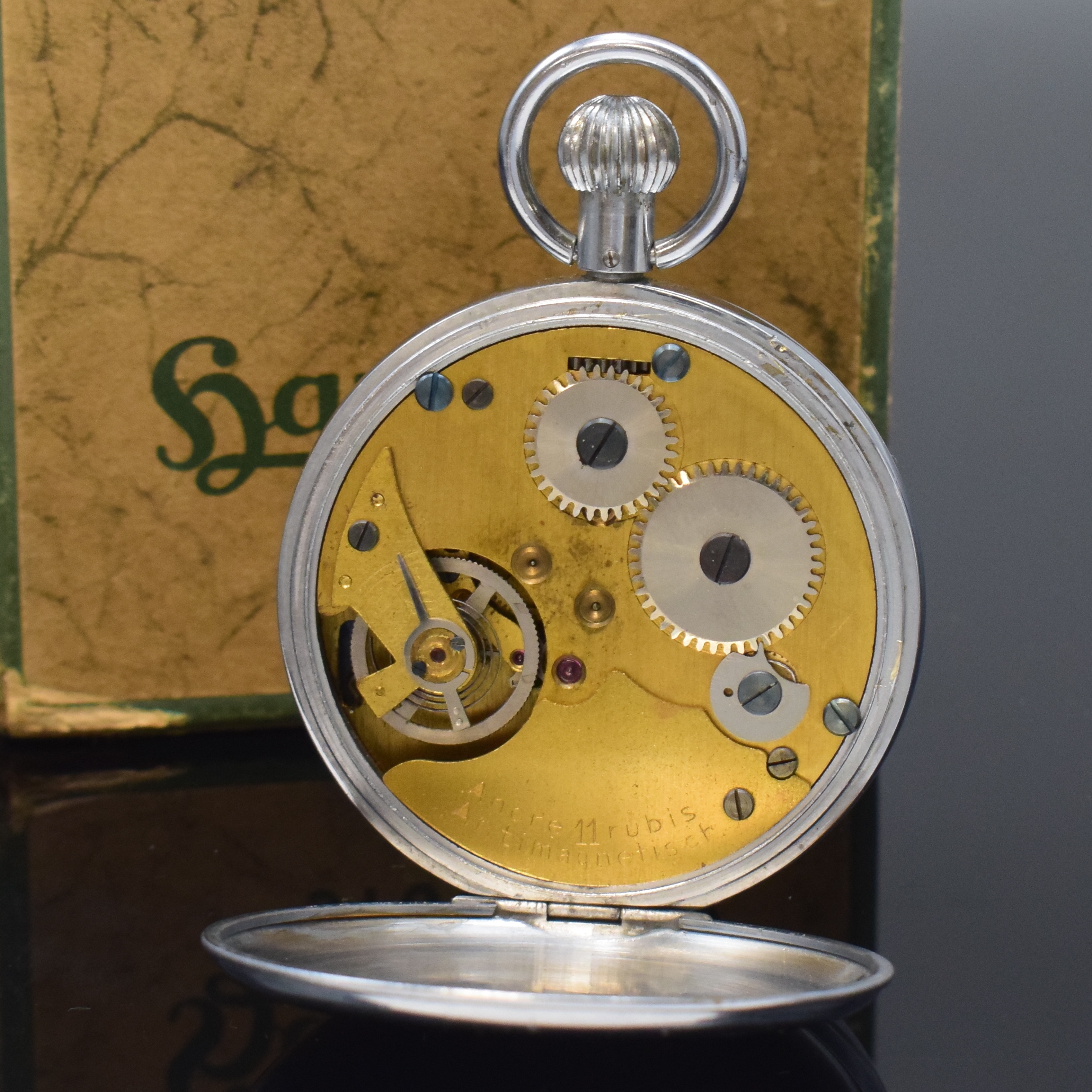 Detail d: HANHART seltene 1/50-Sekunden-Stoppuhr in original Box, Deutschland um 1940, verchr. Scharniergeh., silb. Zifferbl., 1/50-Sek.- Zähler m. 6 Sekunden ...