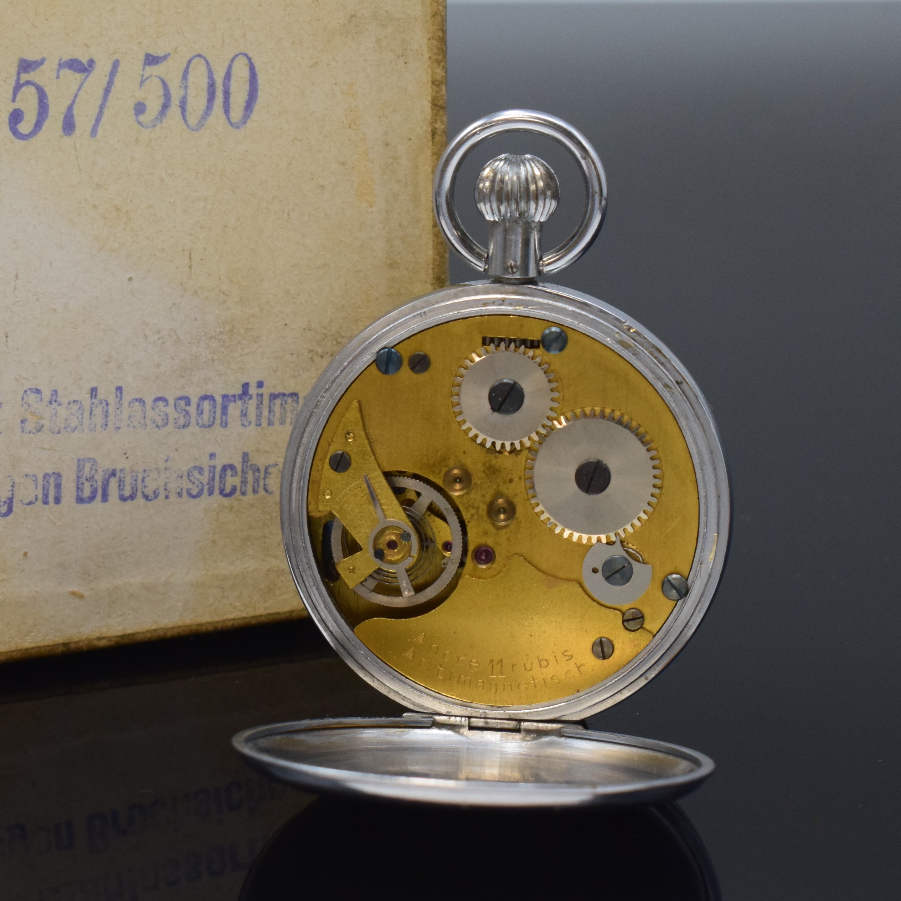 Detail e: HANHART seltene 1/50-Sekunden-Stoppuhr in original Box, Deutschland um 1940, verchr. Scharniergeh., silb. Zifferbl., 1/50-Sek.- Zähler m. 6 Sekunden ...