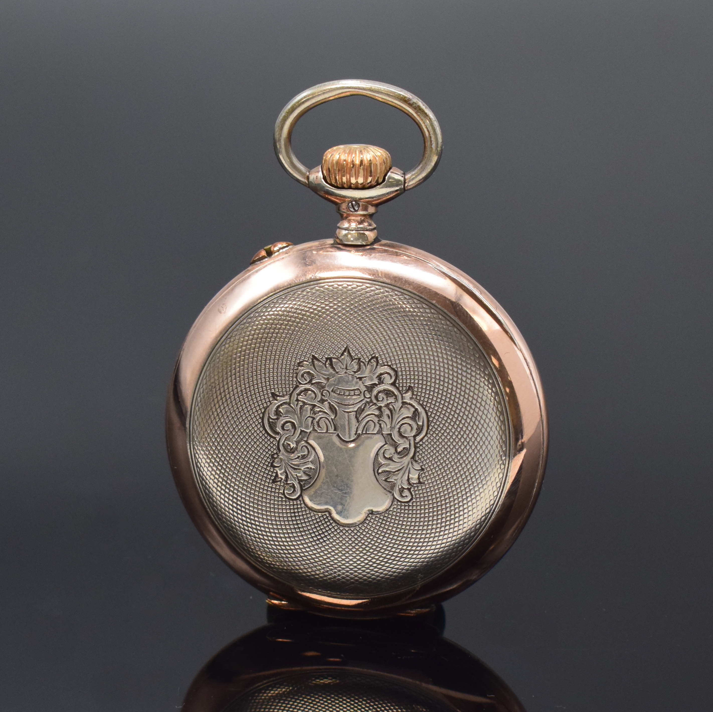 Detail a: IWC offene Silbertaschenuhr Kaliber 52, Schweiz um 1903, guill. Geh. m. verg. Rändern, sign. Emailzifferbl. m. feinen röm. Zahlen, kl. Sek. b. 6, ...