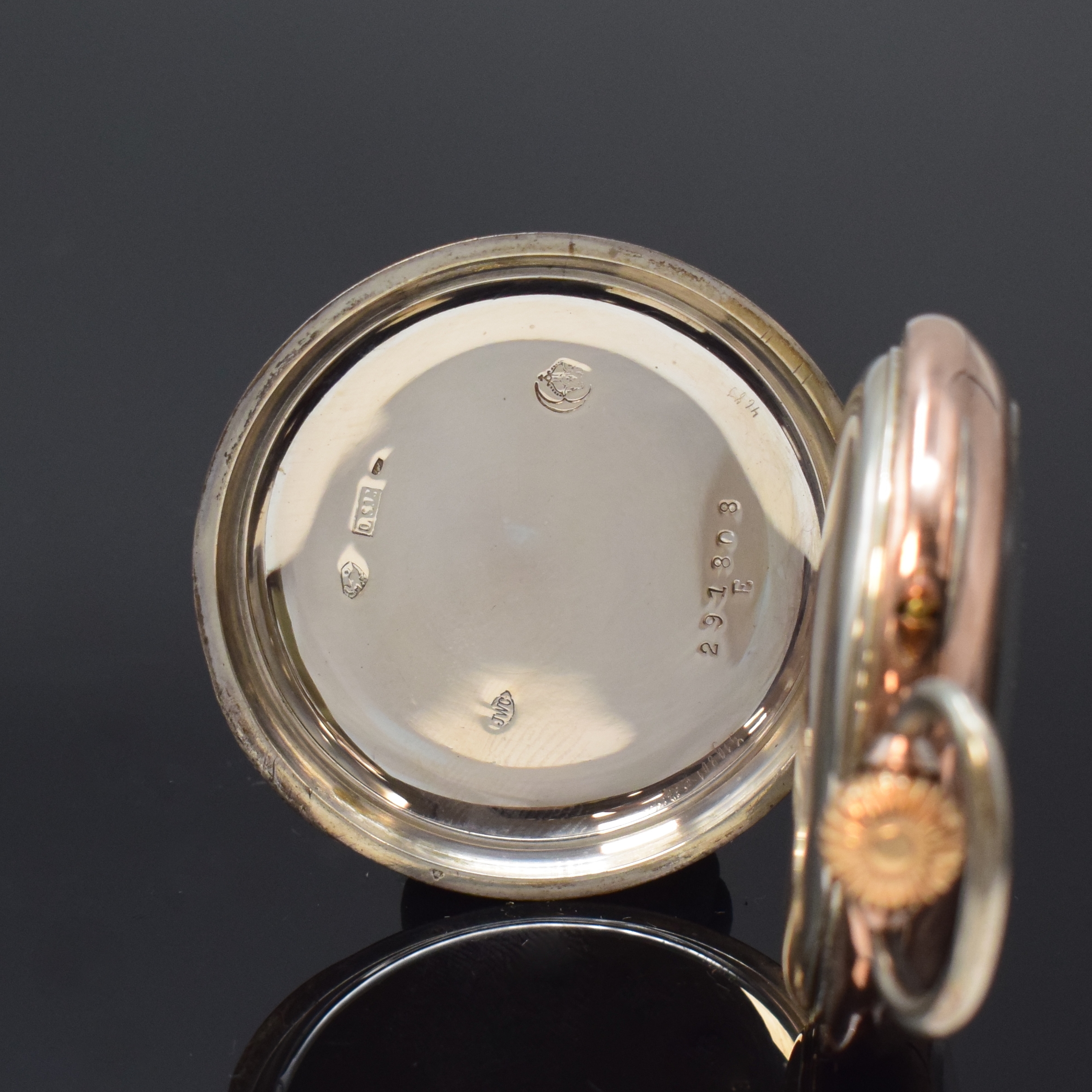Detail b: IWC offene Silbertaschenuhr Kaliber 52, Schweiz um 1903, guill. Geh. m. verg. Rändern, sign. Emailzifferbl. m. feinen röm. Zahlen, kl. Sek. b. 6, ...