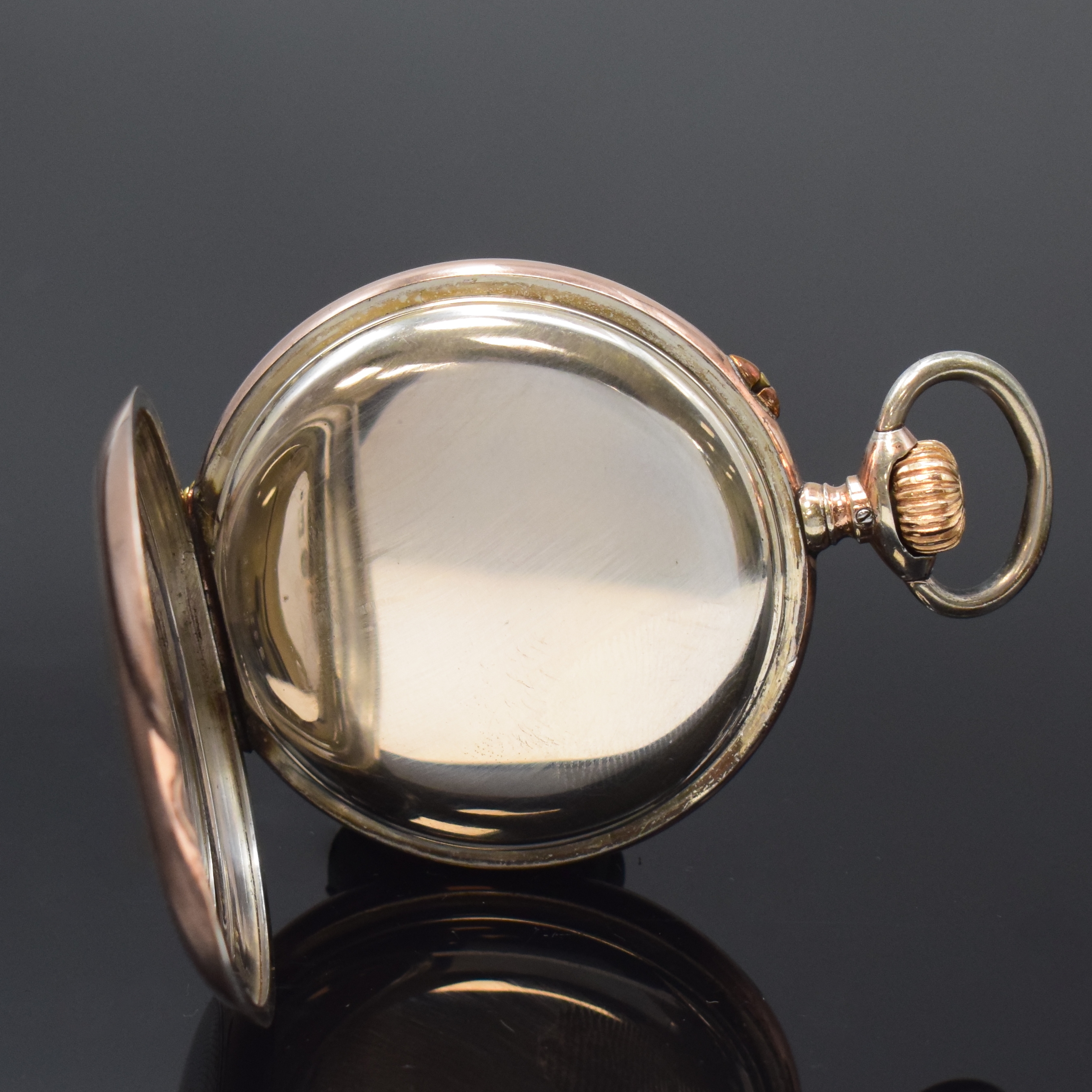 Detail c: IWC offene Silbertaschenuhr Kaliber 52, Schweiz um 1903, guill. Geh. m. verg. Rändern, sign. Emailzifferbl. m. feinen röm. Zahlen, kl. Sek. b. 6, ...