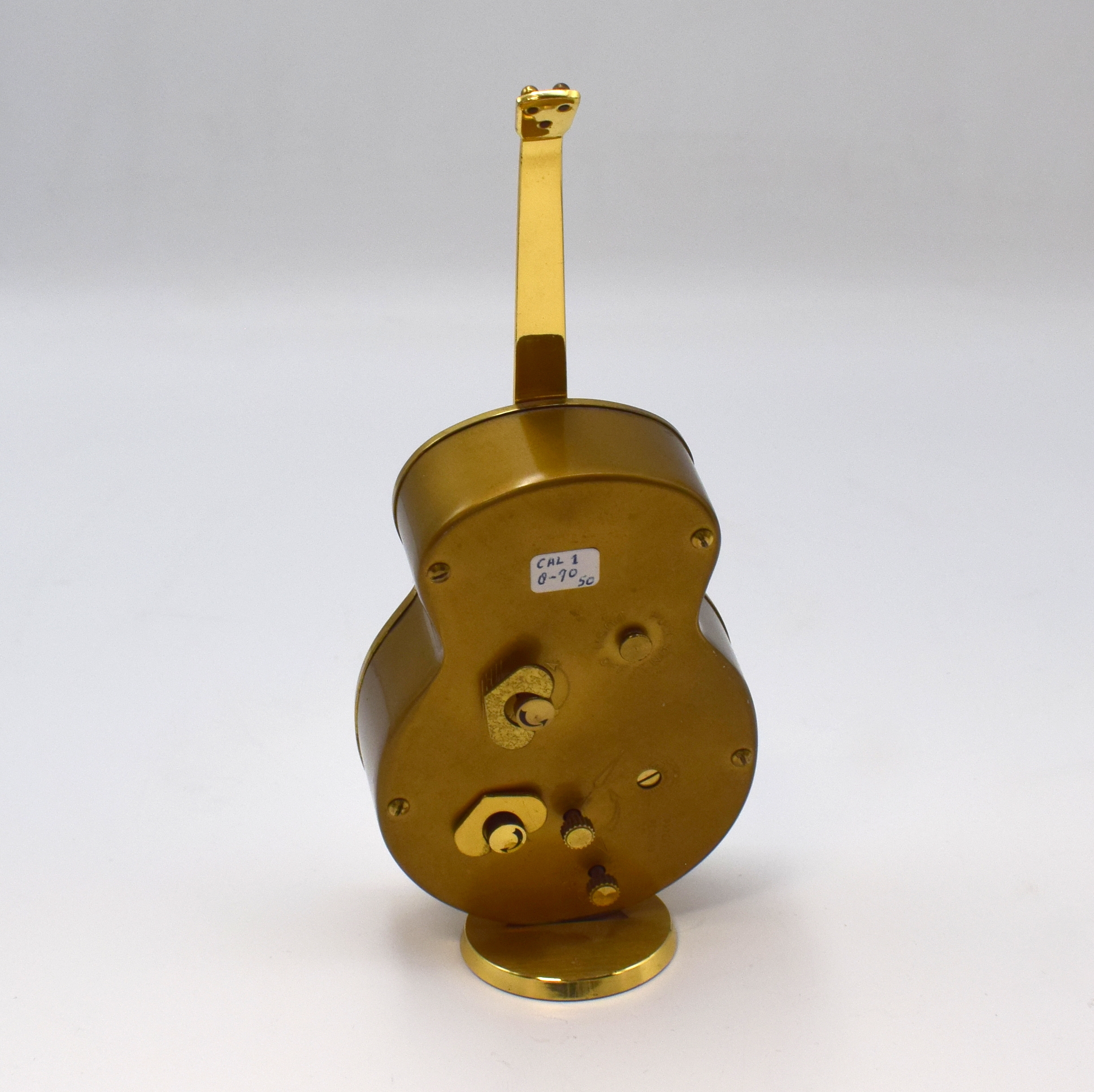 Detail c: SWIZA / PETER Konvolut von 2 Musik-Weckern, Schweiz / Deutschland um 1950, 1) SWIZA, lack. Messinggeh. in Gitarren-Form, silb. ovales Zifferbl., H. ...
