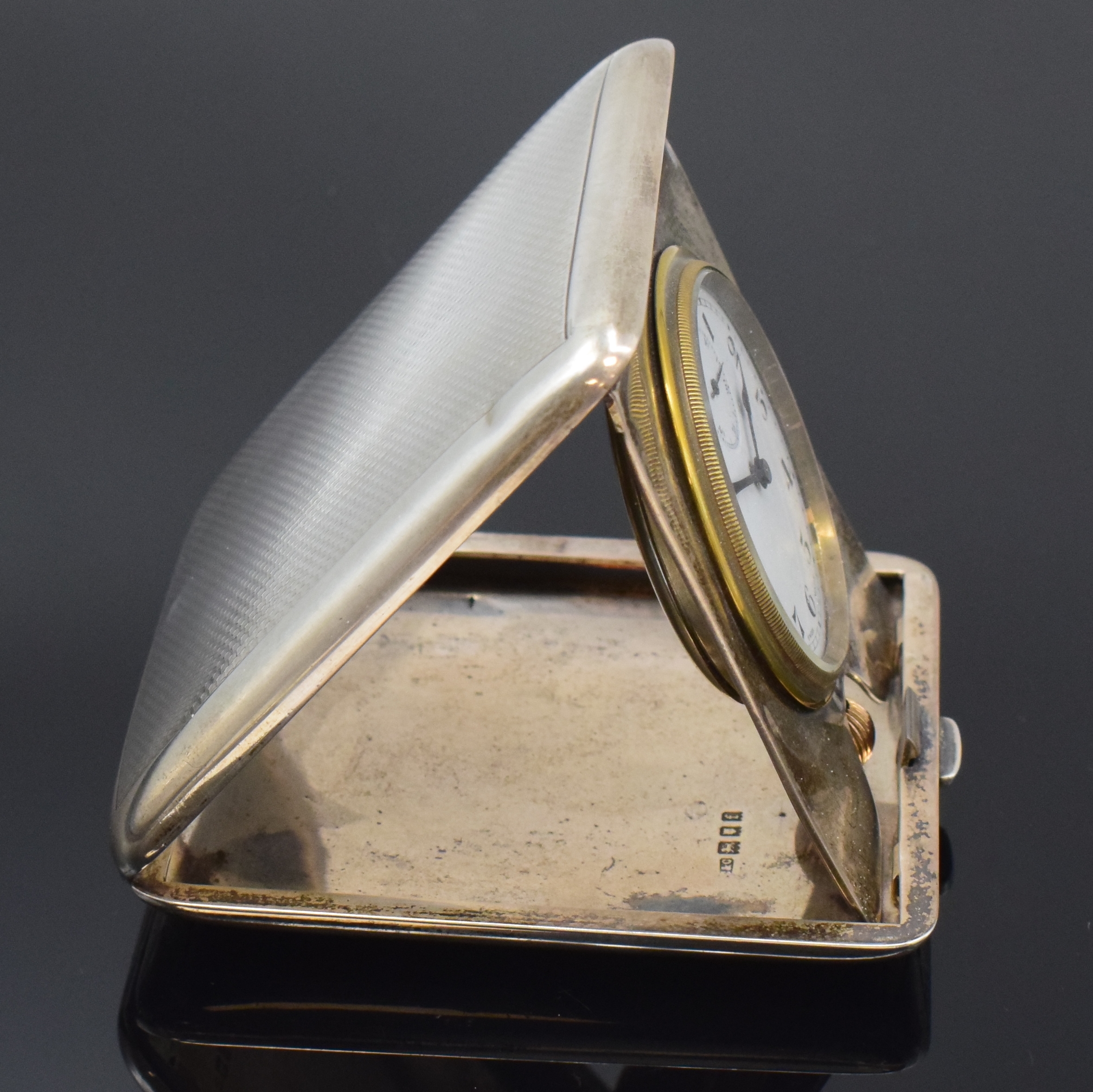 Detail b: DOXA Reiseuhr im Sterlingsilber-Gehäuse, London lt. Hallmark 1921, Handaufzug, aufklappbares Geh. dell., Scharnierboden, Emailzifferbl. m. arab. ...