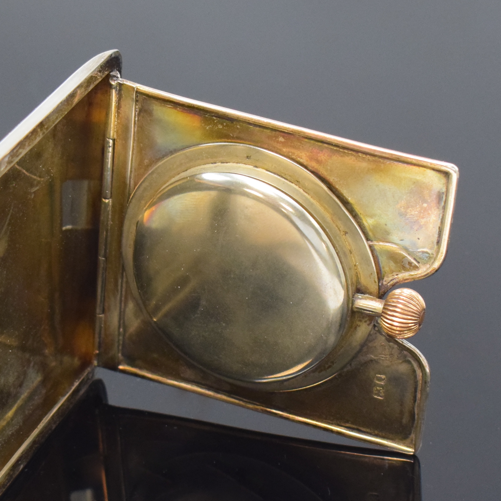 Detail f: DOXA Reiseuhr im Sterlingsilber-Gehäuse, London lt. Hallmark 1921, Handaufzug, aufklappbares Geh. dell., Scharnierboden, Emailzifferbl. m. arab. ...