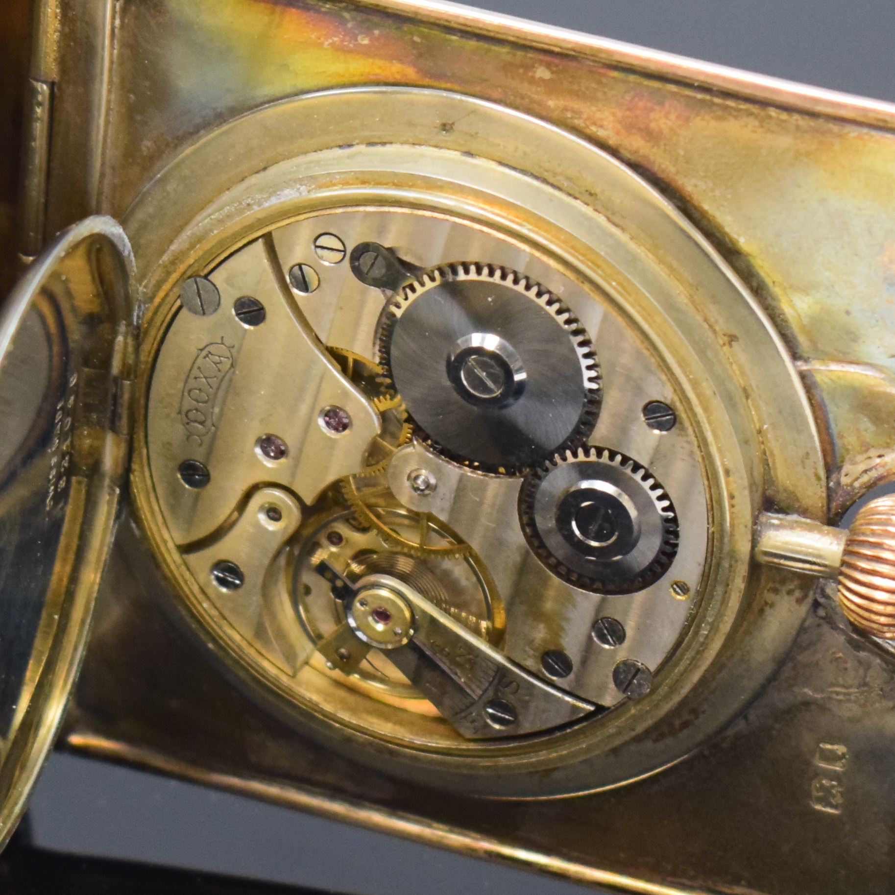 Detail g: DOXA Reiseuhr im Sterlingsilber-Gehäuse, London lt. Hallmark 1921, Handaufzug, aufklappbares Geh. dell., Scharnierboden, Emailzifferbl. m. arab. ...