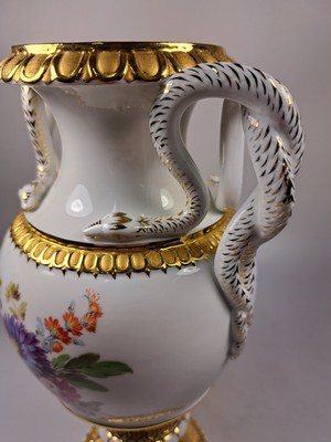 26791518d - Snake-handled vase, Meissen, knob period, before 1924, porcelain, floral bouquet painting, gold decoration, traces of age, h. 27.5 cm, 1st choice