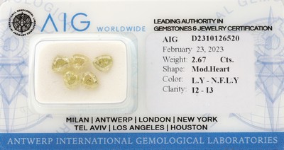 Image Lot loose diamonds total 2.67 ct , heart- shape, Light Yellow-Natural Fancy Yellow ...