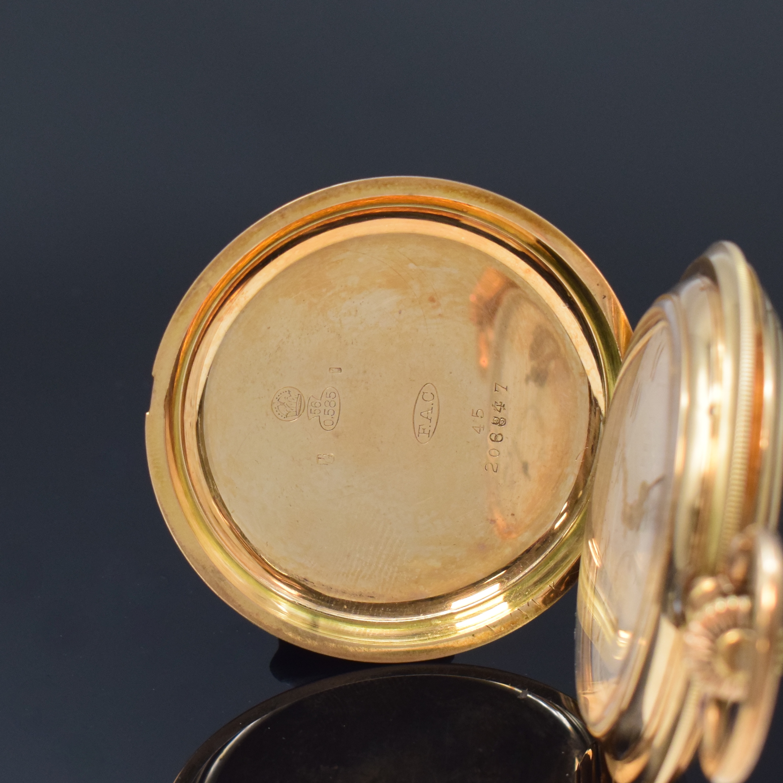 Detail a: AUREOLE Savonette in RoseG 585/000, Schweiz um 1910, strahlen-guill. 3-Deckel Goldgeh., Sprungdeckel m. Schmuckmonogramm AW, Emailzifferbl. m. arab. ...