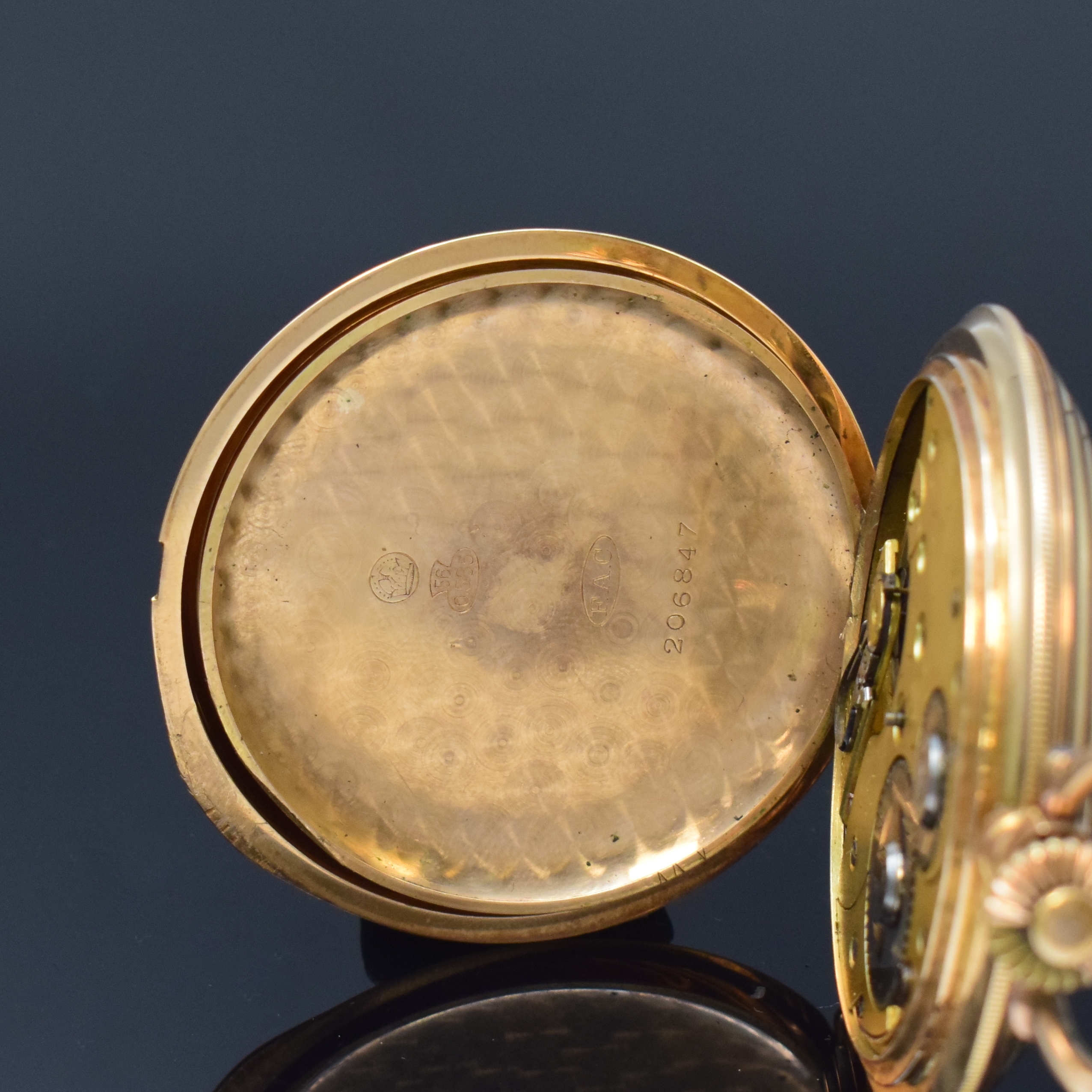 Detail f: AUREOLE Savonette in RoseG 585/000, Schweiz um 1910, strahlen-guill. 3-Deckel Goldgeh., Sprungdeckel m. Schmuckmonogramm AW, Emailzifferbl. m. arab. ...