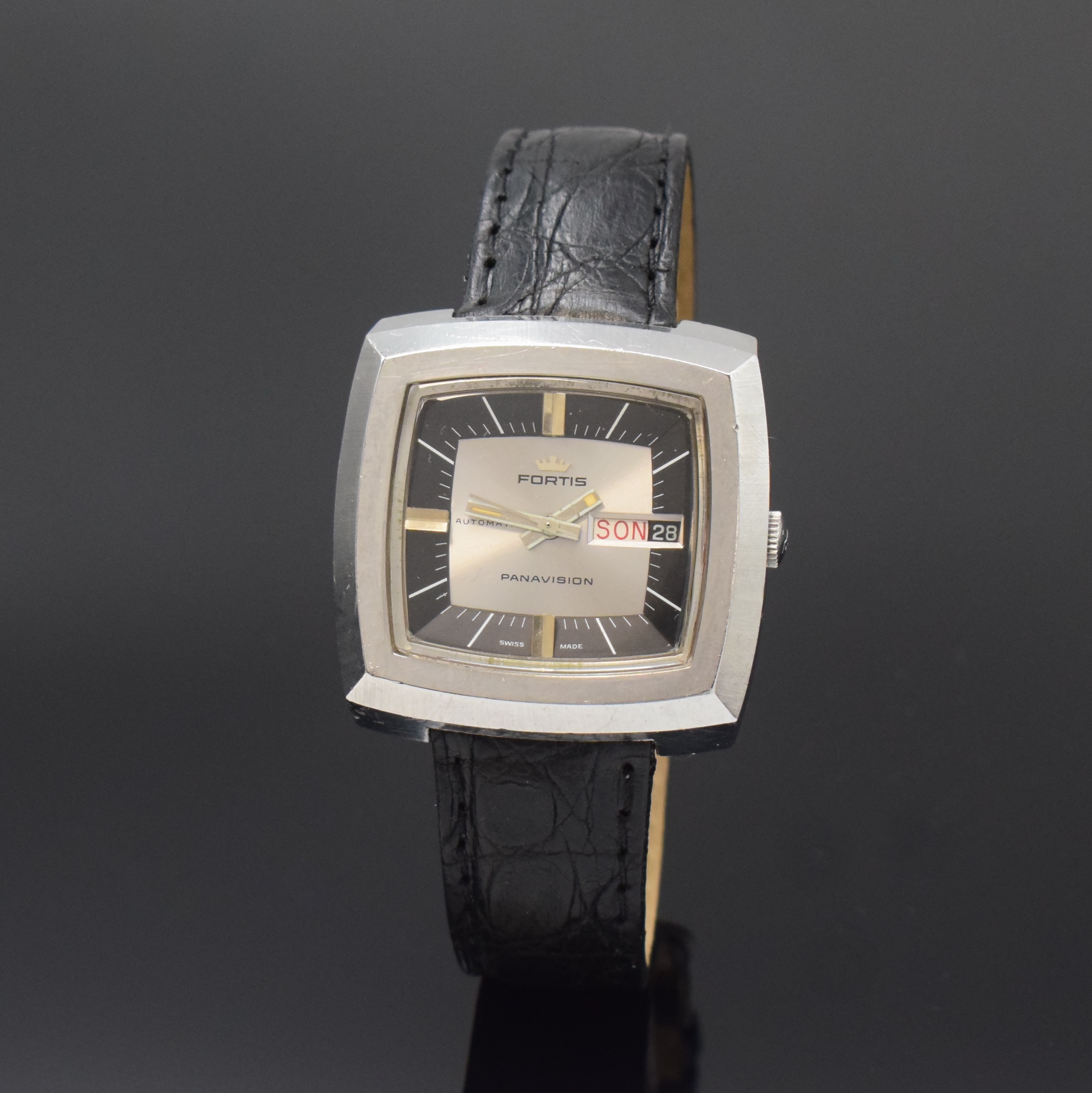 FORTIS Panavision Herrenarmbanduhr im 70er Jahre Design in Stahl Referenz 6251, Schweiz um 1975, Automatik, Monocoque-Geh., orig. Krone, silb. ...
