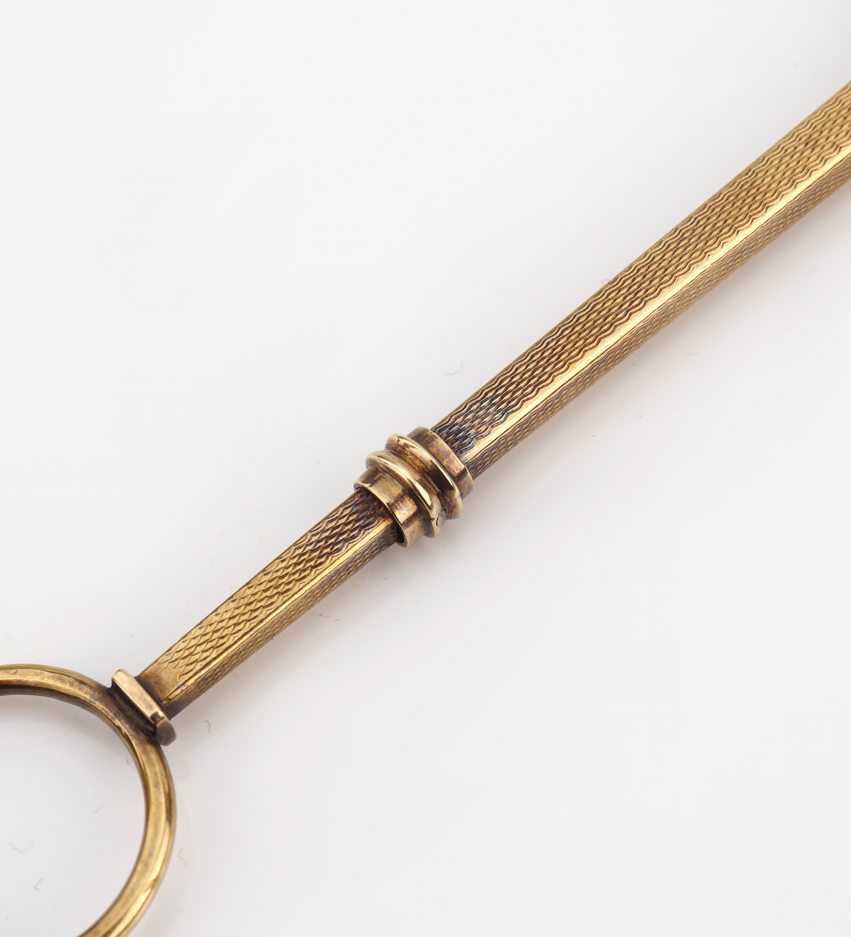 Detail d: 14 kt Gold Lorgnon, deutsch um 1900, GG 585/000, Mechanismus intakt, orig. Gläser, Schaft fein punziert, L. ca. 12.5 cm