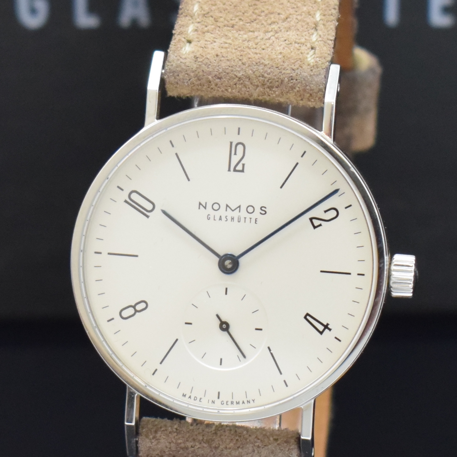 Detail a: NOMOS Armbanduhr Tangente, Deutschland um 2006, Handaufzug, Edelstahlgehäuse inkl. orig. Lederband m. orig. Dornschl., Boden aufgedr., silb. ...