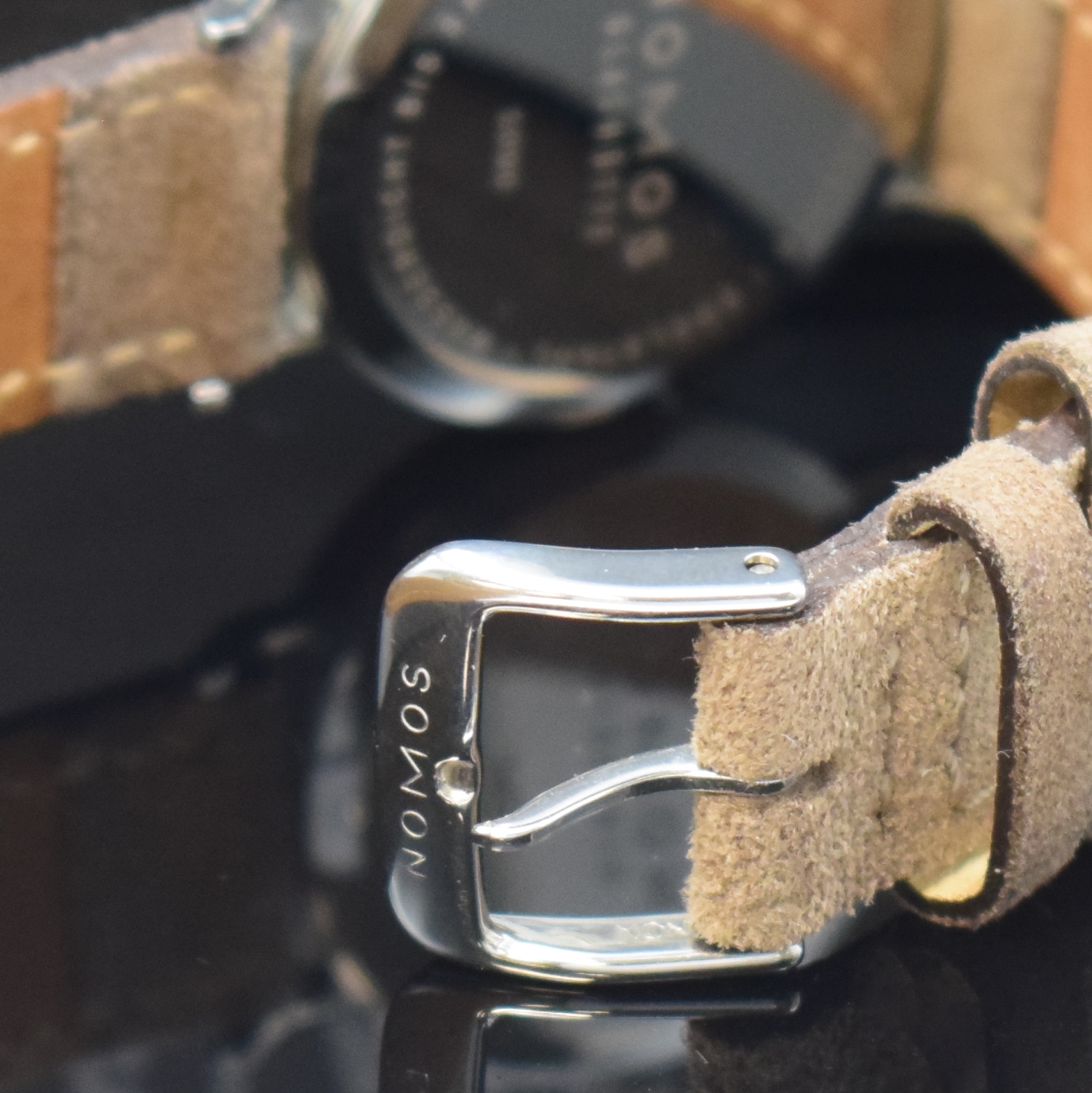 Detail b: NOMOS Armbanduhr Tangente, Deutschland um 2006, Handaufzug, Edelstahlgehäuse inkl. orig. Lederband m. orig. Dornschl., Boden aufgedr., silb. ...