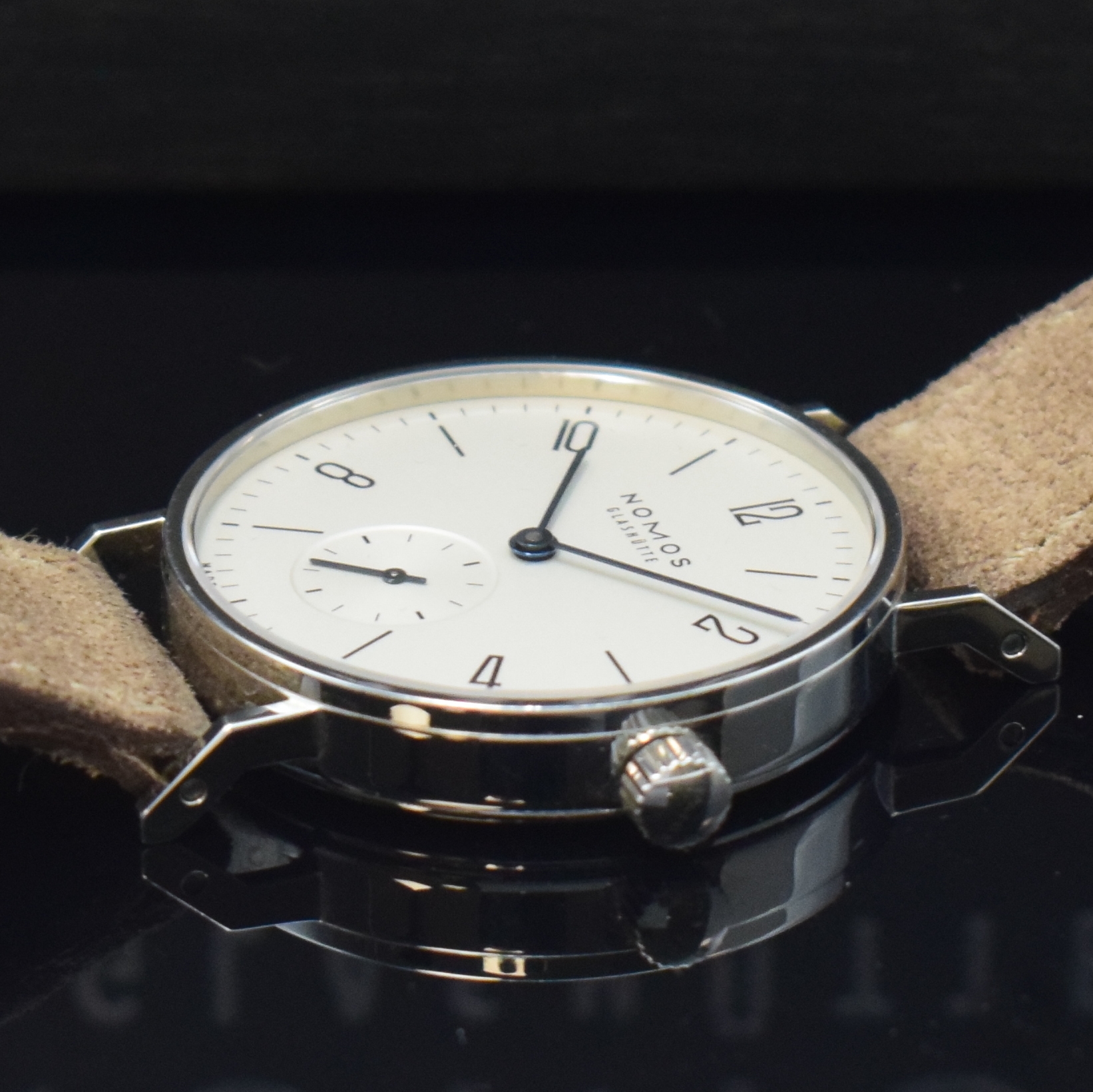 Detail c: NOMOS Armbanduhr Tangente, Deutschland um 2006, Handaufzug, Edelstahlgehäuse inkl. orig. Lederband m. orig. Dornschl., Boden aufgedr., silb. ...