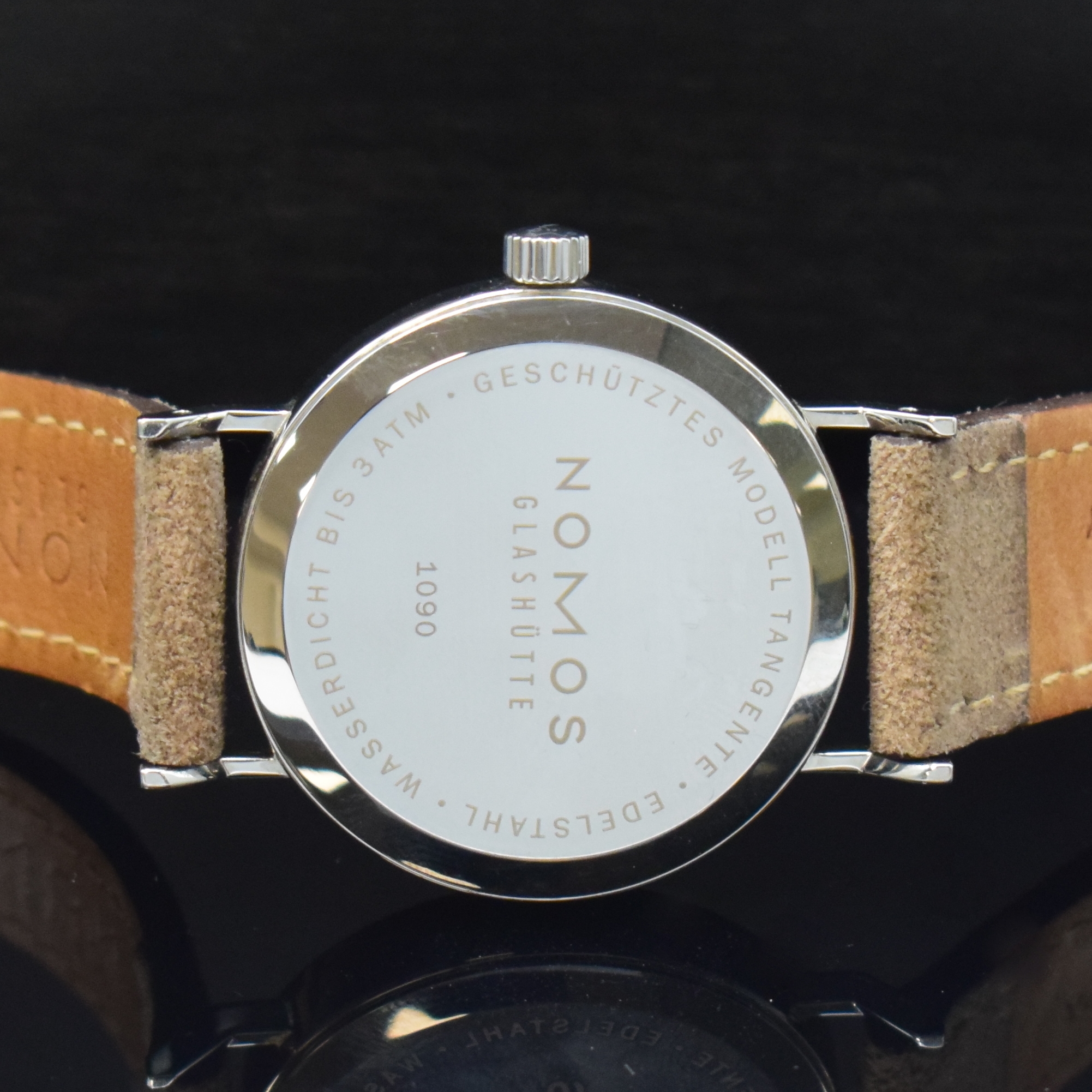 Detail d: NOMOS Armbanduhr Tangente, Deutschland um 2006, Handaufzug, Edelstahlgehäuse inkl. orig. Lederband m. orig. Dornschl., Boden aufgedr., silb. ...