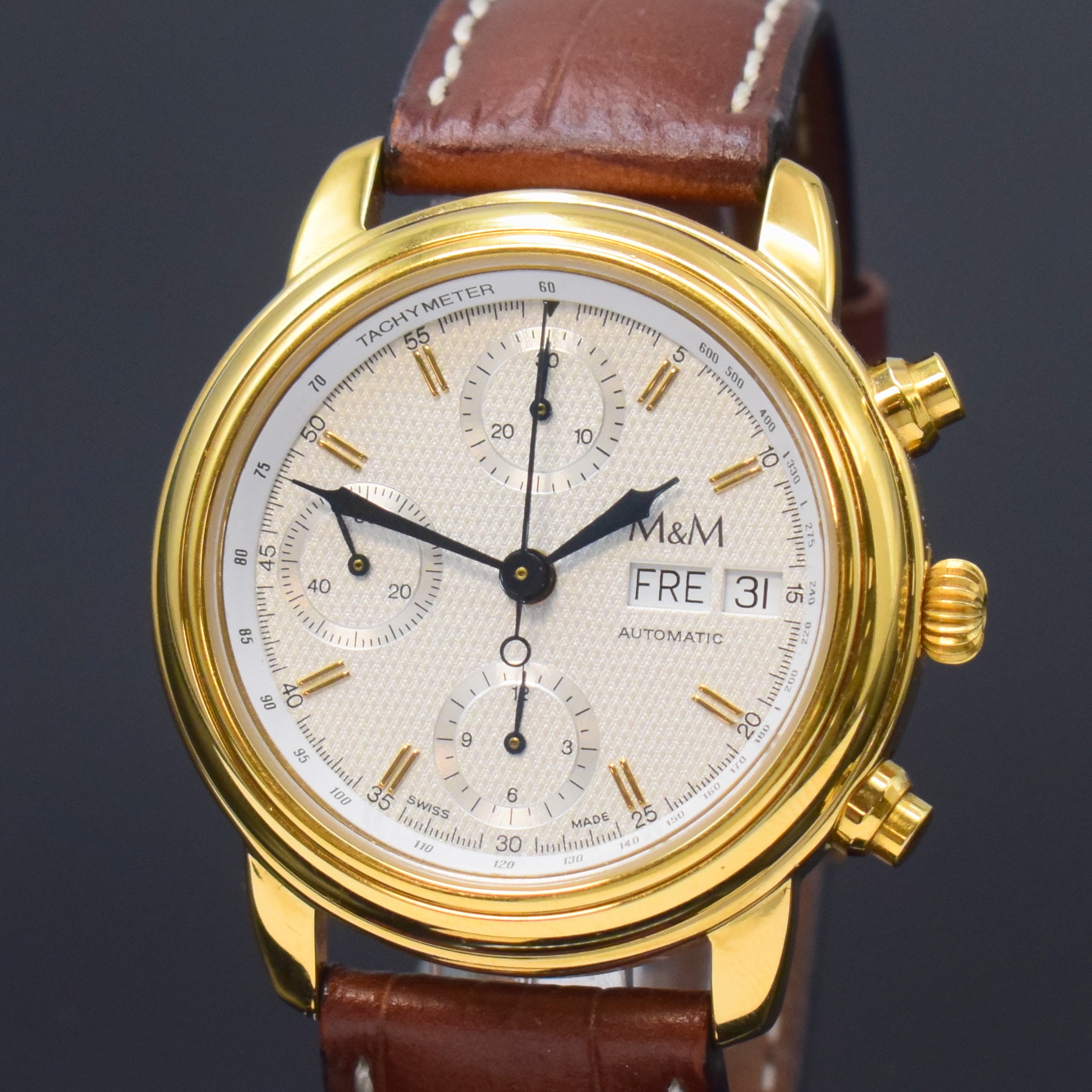 Detail a: M & M Armbandchronograph, Automatik, Schweiz um 1990, verg. Edelstahlgeh. beids. vergl., Boden und Glasrand aufgedr., silb., guill. Zifferbl. m. ...