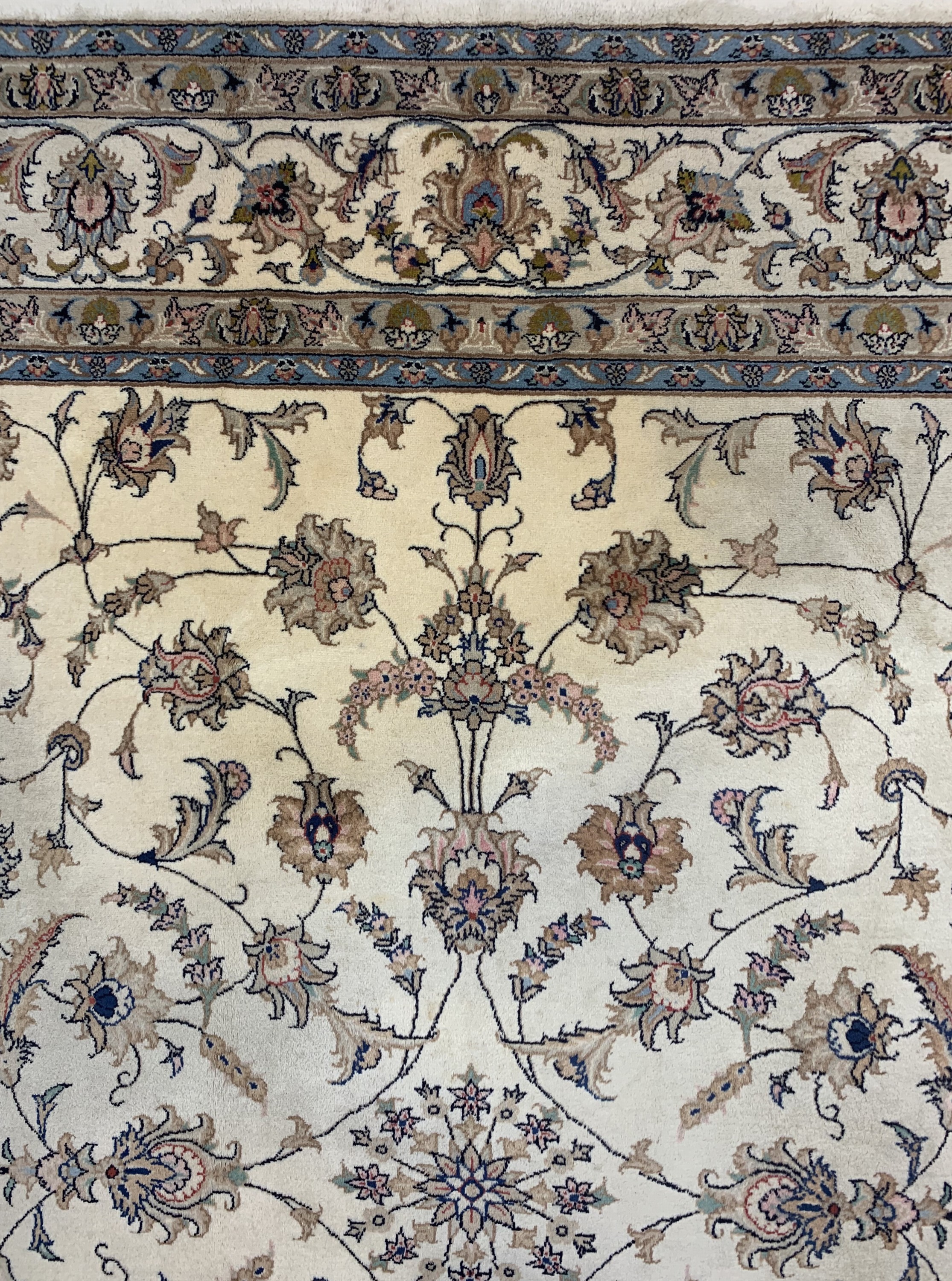 Detail b: Kaschmar, Persien, Ende 20.Jhd, Wolle auf Baumwolle, ca. 290 x 250 cm, EHZ: 2(Fleckig)