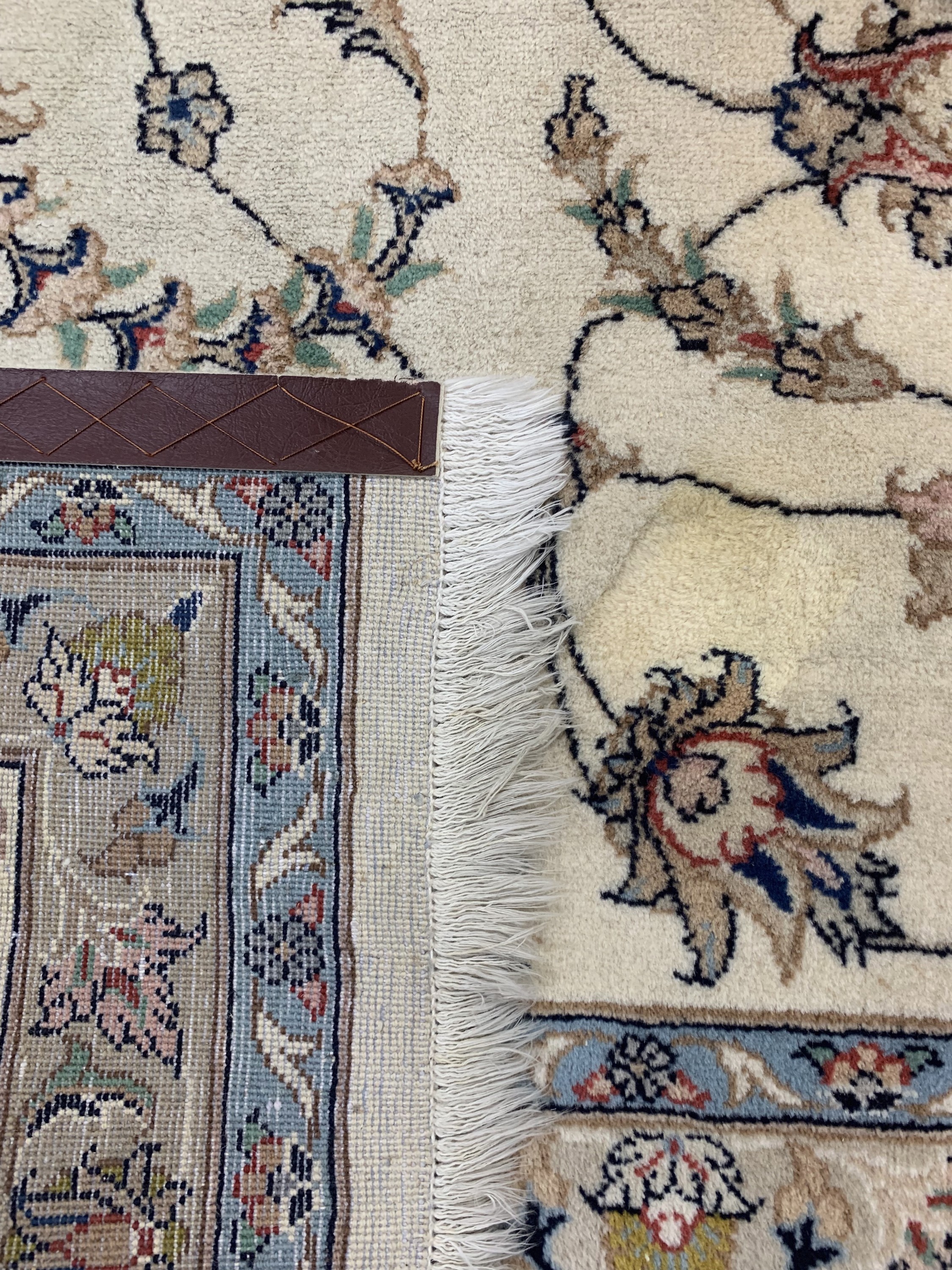 Detail e: Kaschmar, Persien, Ende 20.Jhd, Wolle auf Baumwolle, ca. 290 x 250 cm, EHZ: 2(Fleckig)