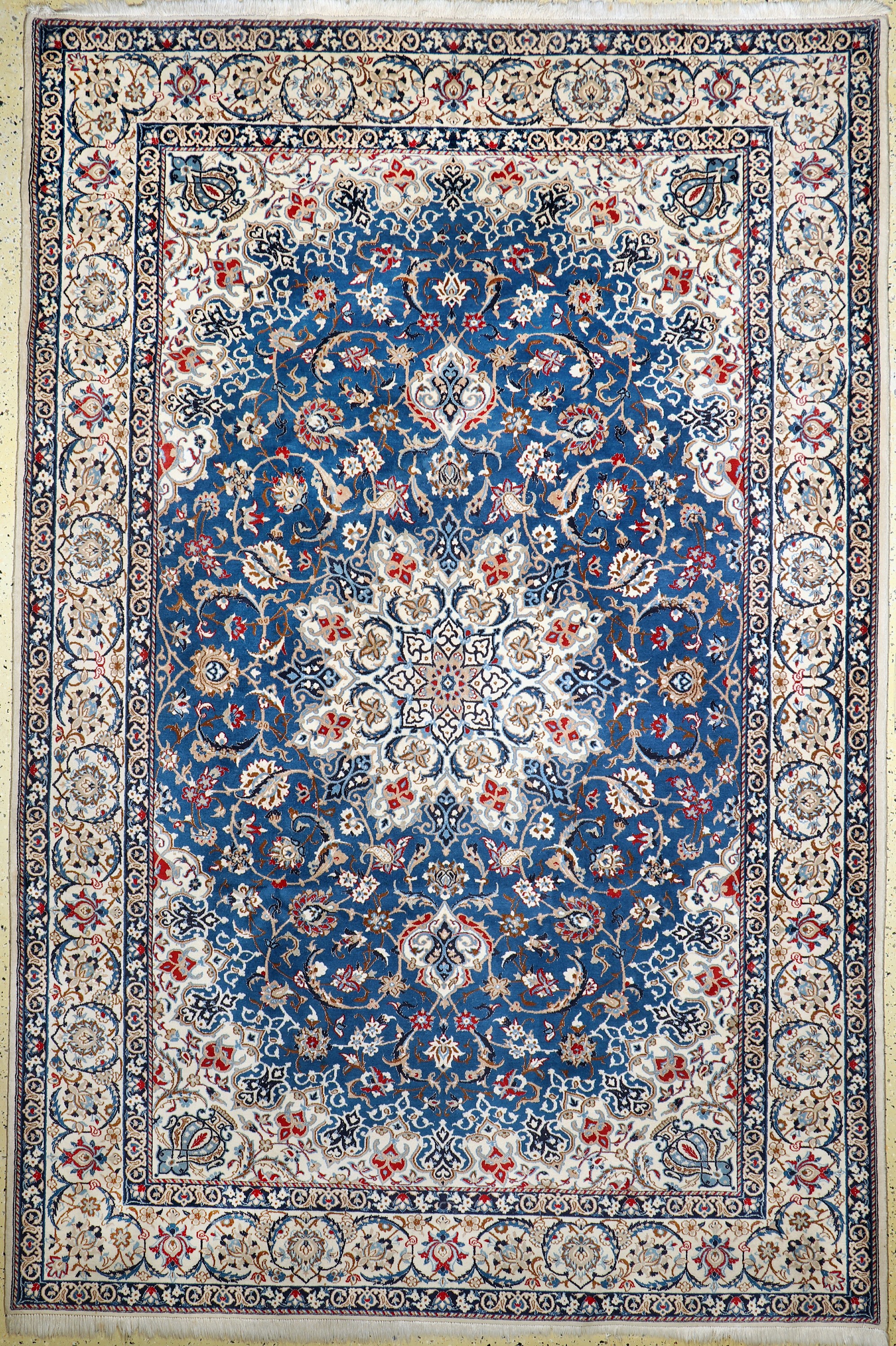 Nain fein(9 La), Persien, Ende 20.Jhd, Korkwolle mit Seide, ca. 315 x 212 cm, EHZ: 2, (minimal Mottenfraß am Rand)