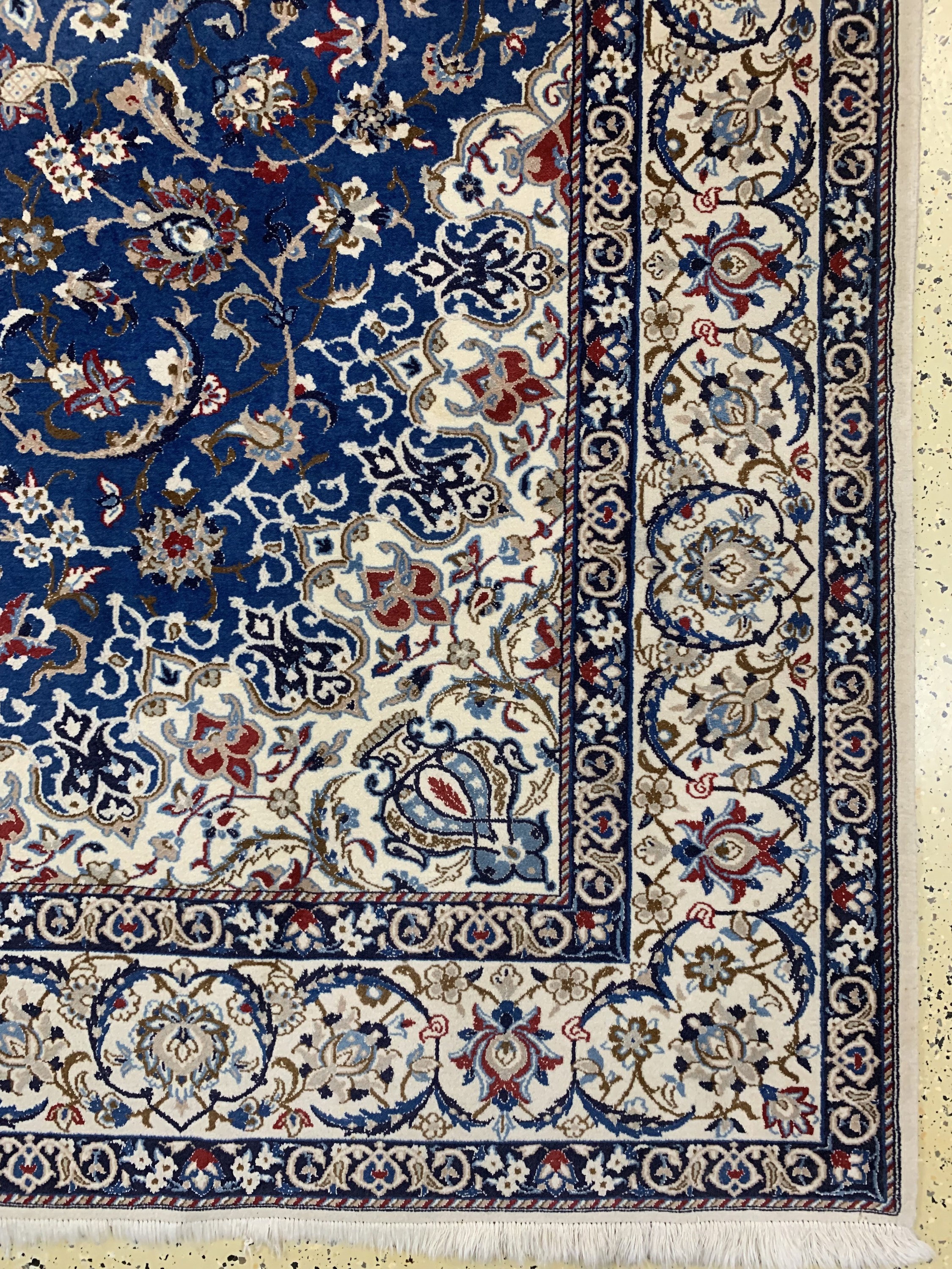 Detail a: Nain fein(9 La), Persien, Ende 20.Jhd, Korkwolle mit Seide, ca. 315 x 212 cm, EHZ: 2, (minimal Mottenfraß am Rand)