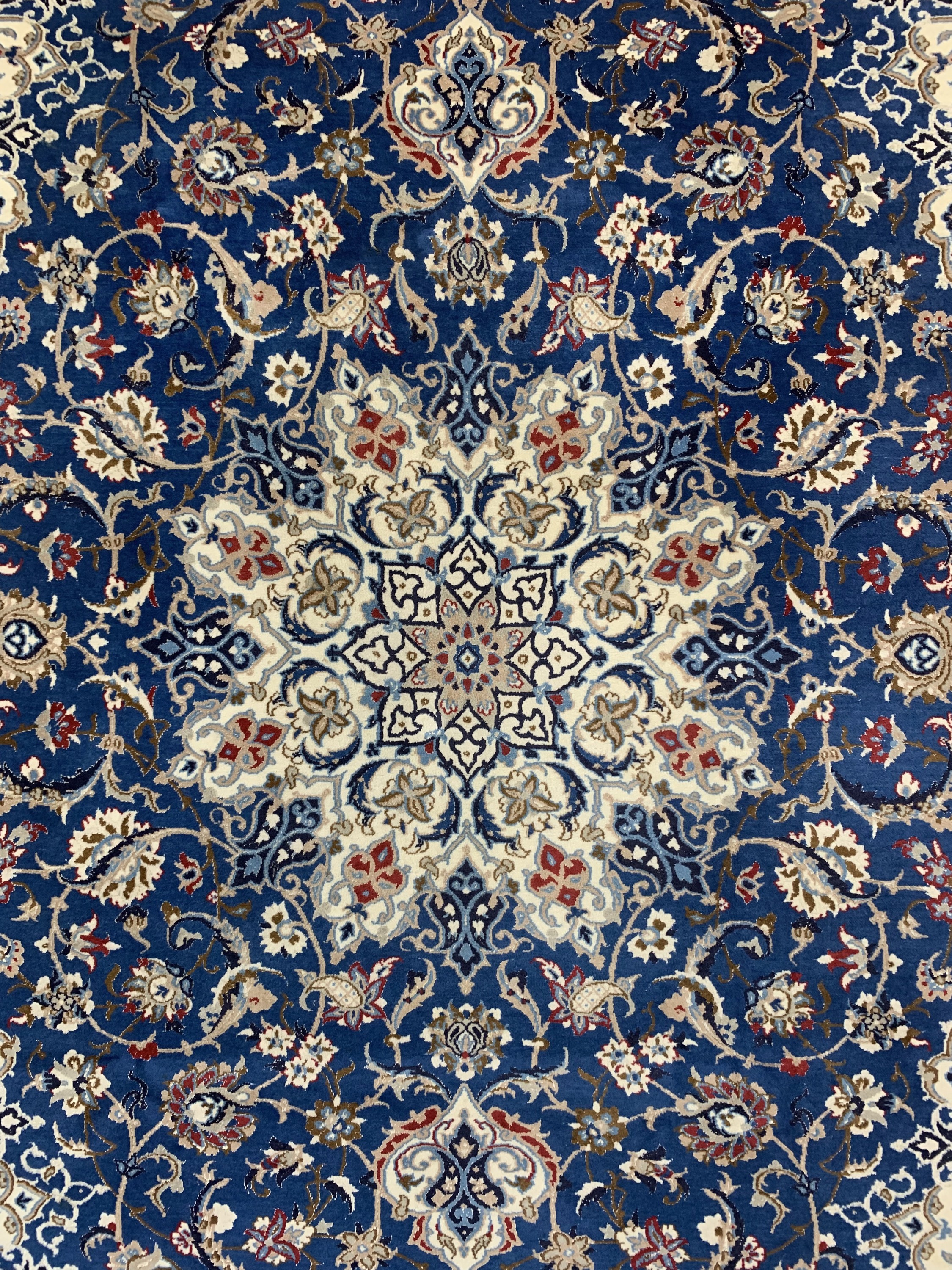 Detail c: Nain fein(9 La), Persien, Ende 20.Jhd, Korkwolle mit Seide, ca. 315 x 212 cm, EHZ: 2, (minimal Mottenfraß am Rand)
