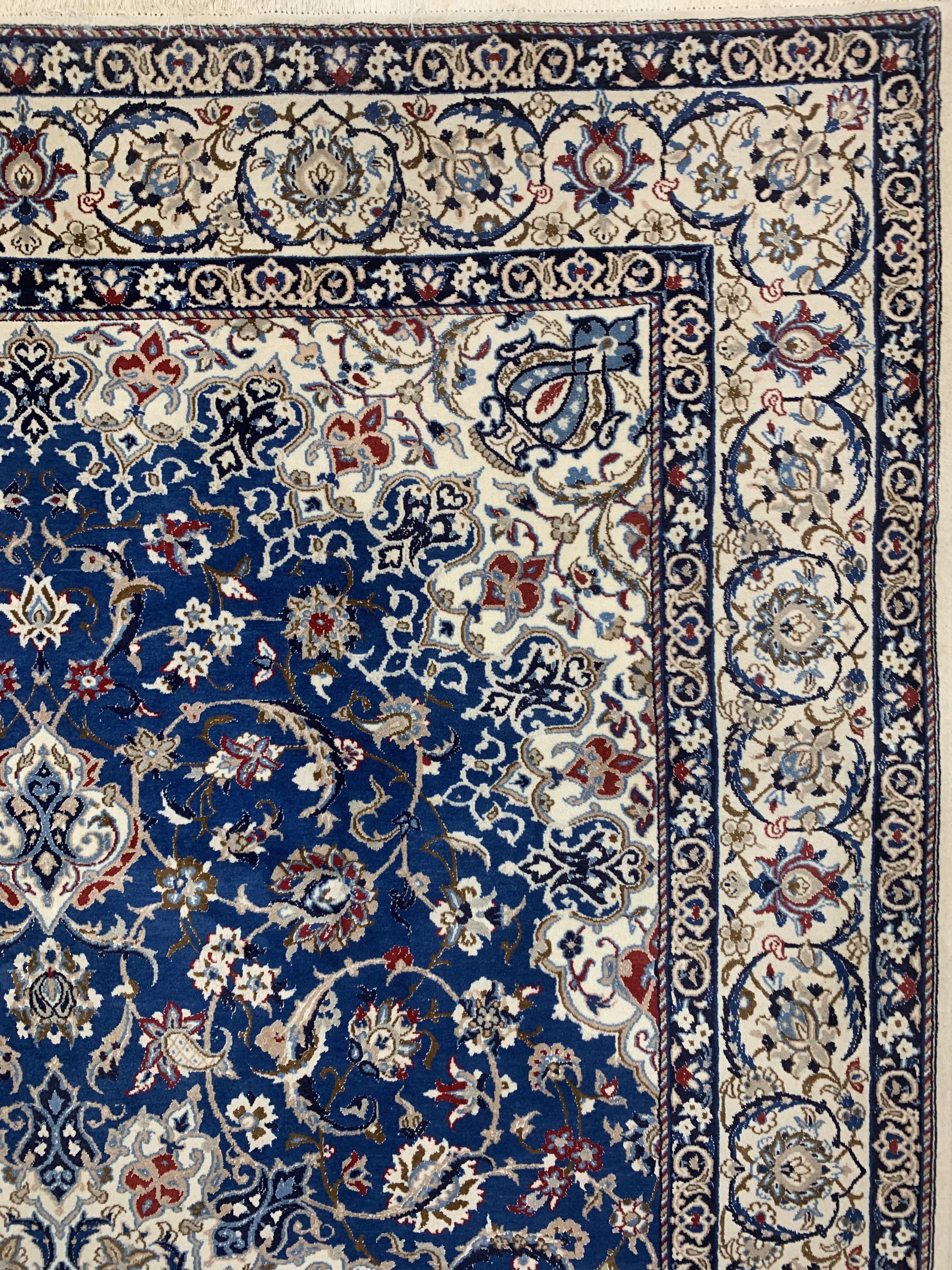 Detail e: Nain fein(9 La), Persien, Ende 20.Jhd, Korkwolle mit Seide, ca. 315 x 212 cm, EHZ: 2, (minimal Mottenfraß am Rand)