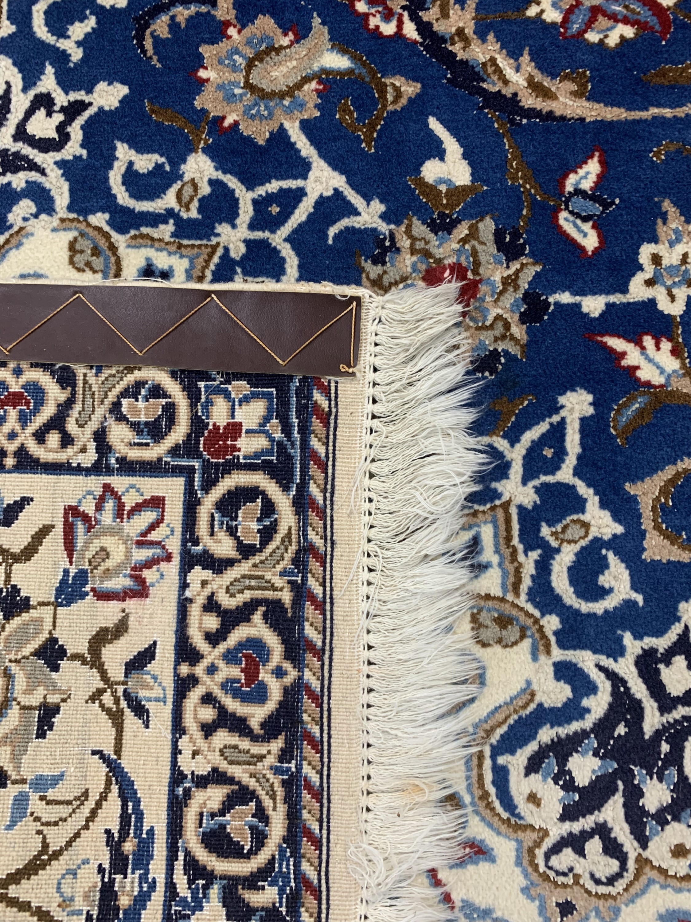 Detail g: Nain fein(9 La), Persien, Ende 20.Jhd, Korkwolle mit Seide, ca. 315 x 212 cm, EHZ: 2, (minimal Mottenfraß am Rand)