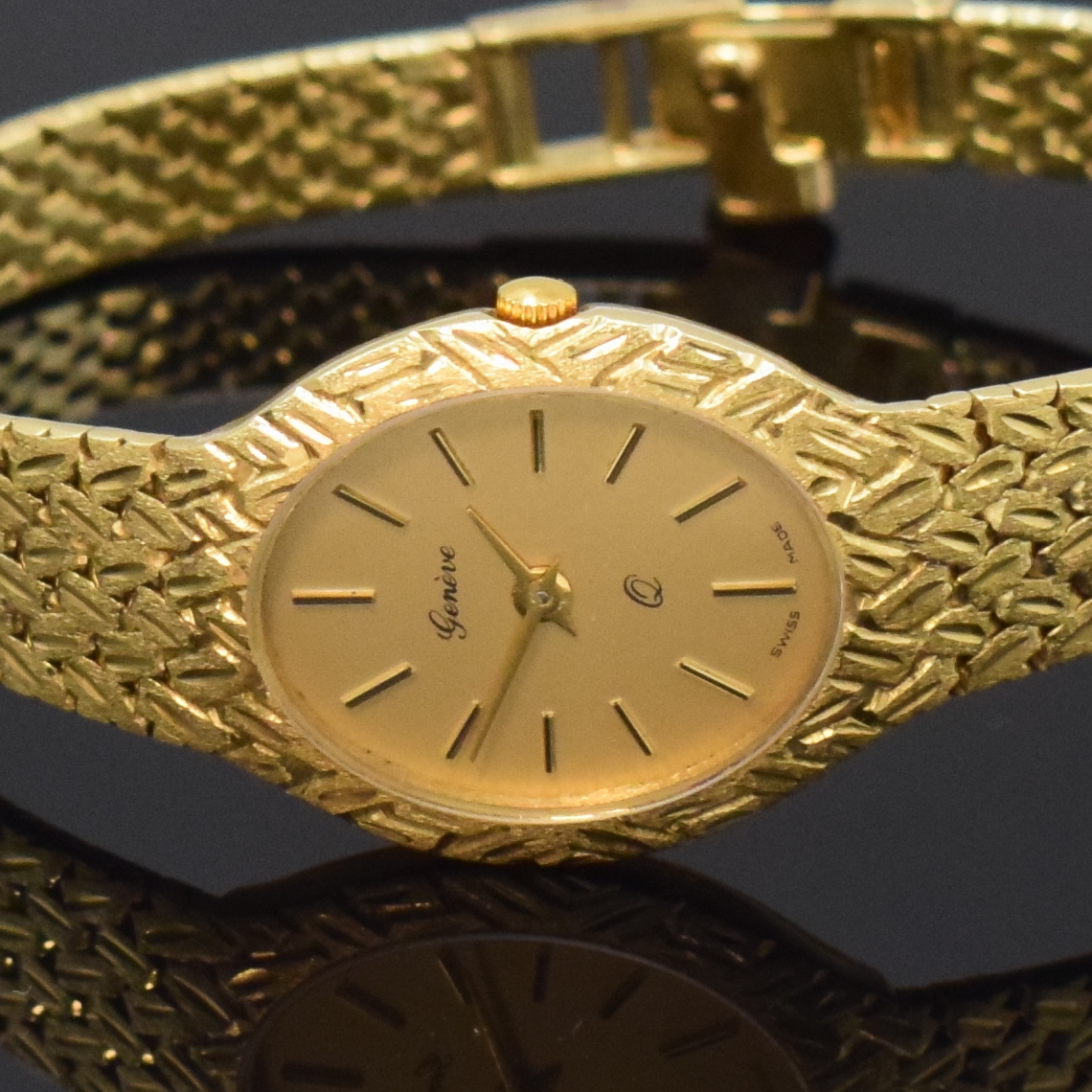 Detail a: GENEVE Damenarmbanduhr in GG 585/000, Schweiz um 1980, quarz, Boden aufgedr., Design von Lünette in Band übergehend, gold. Zifferbl. m. aufgel. ...