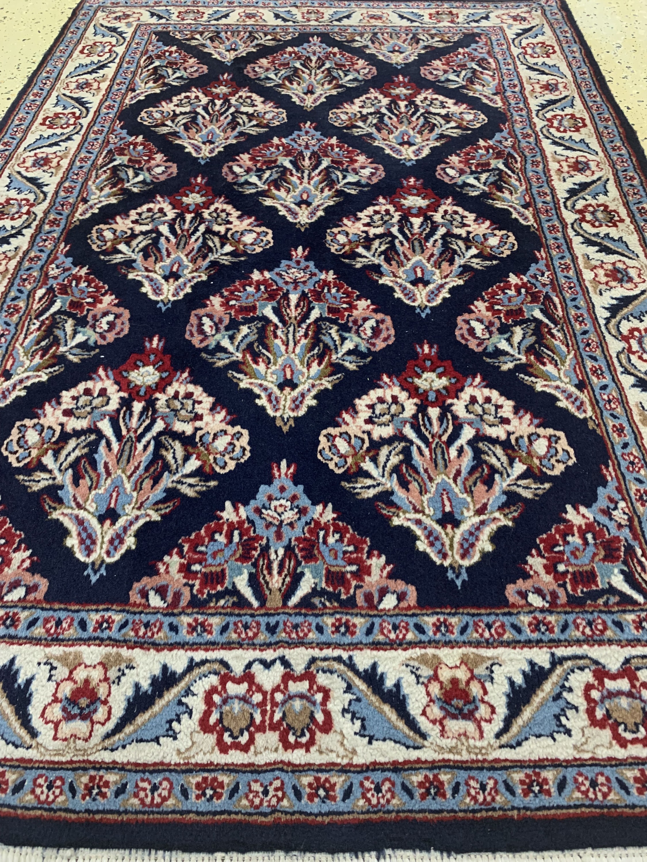 Detail c: Sarogh fein, Persien, Ende 20.Jhd, Wolle auf Baumwolle, ca. 148 x 102 cm, EHZ: 1-2