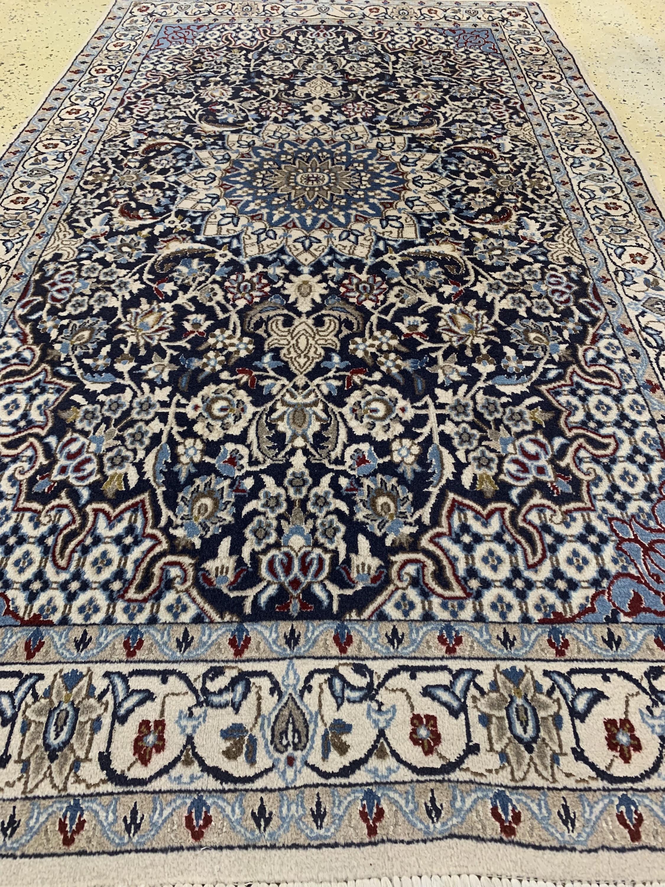 Detail c: Nain fein(9 La), Persien, Ende 20.Jhd, Wolle mit Seide, ca. 204 x 115 cm, EHZ: 2