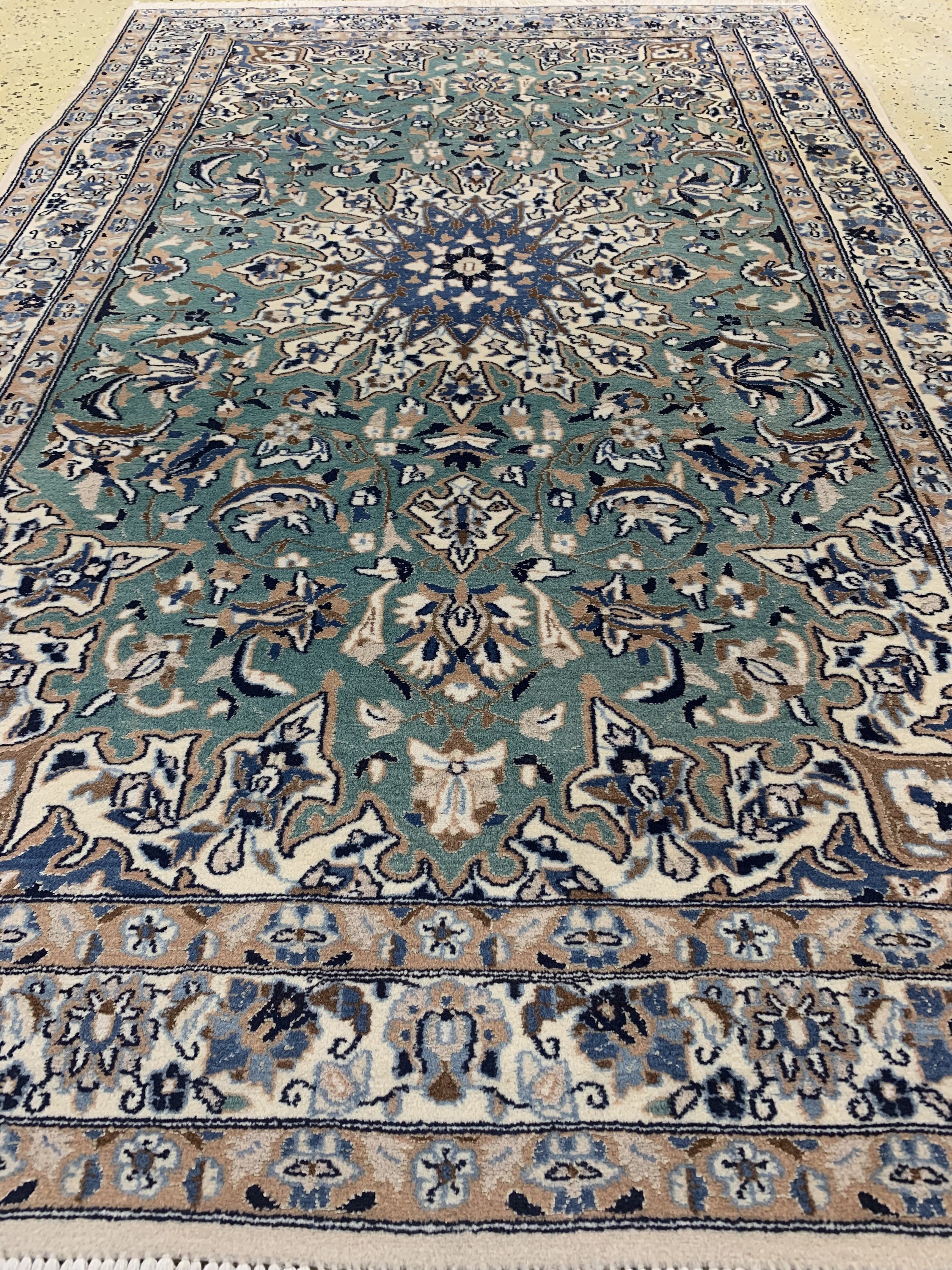 Detail c: Nain fein(9 La), Persien, Ende 20.Jhd, Korkwolle mit Seide, ca. 185 x 120 cm, EHZ: 1-2