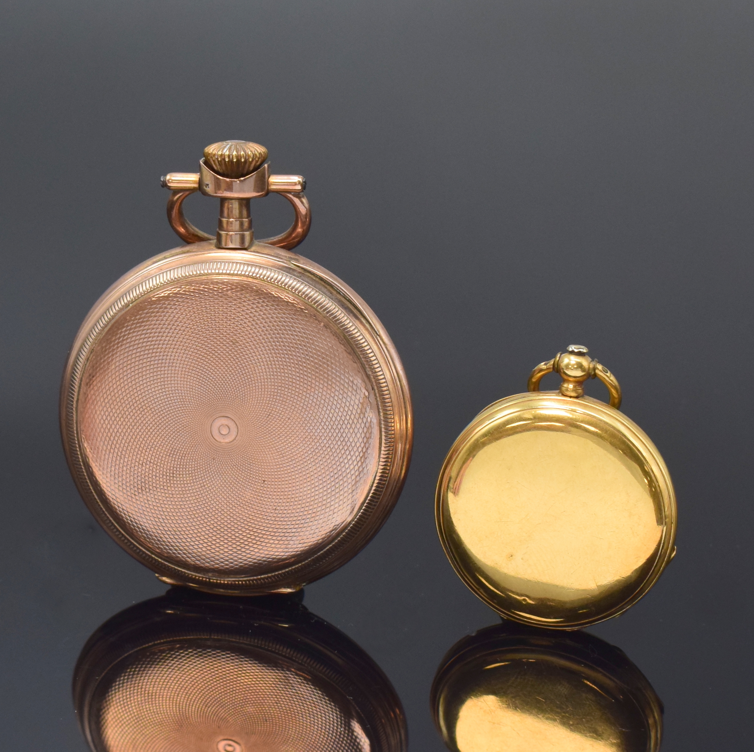 Detail c: Konvolut von 2 Goldtaschenuhren, Schweiz ca. 1860/1920, 1) Herrensavonette in RG 333/000, guill. 2-Deckel-Goldgeh. dell./stark besch., ...