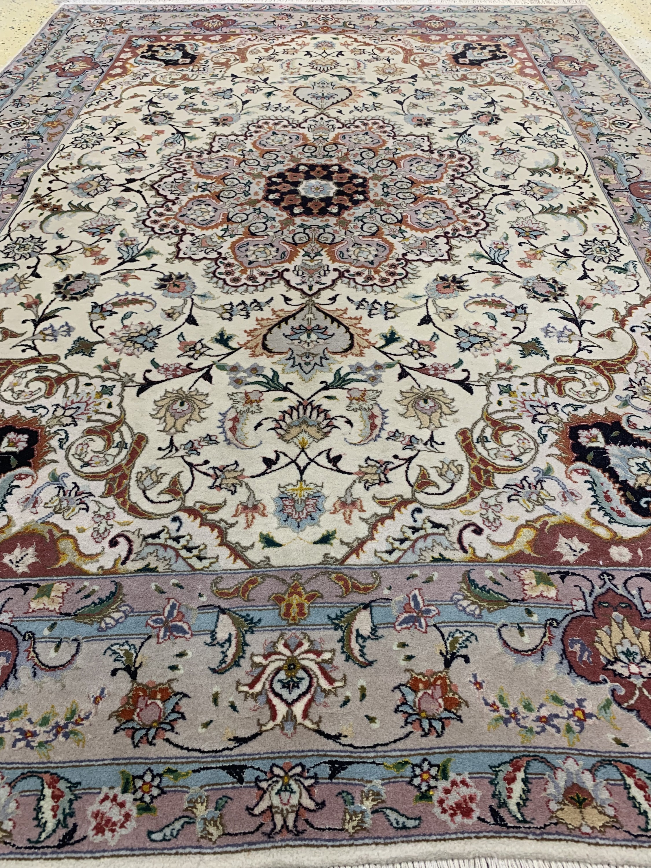 Detail f: Täbriz fein(50 Raj), Persien, Ende 20.Jhd, Korkwolle mit und auf Seide, ca. 208 x 150 cm,ca. 500.000 Kn/qm, EHZ: 2