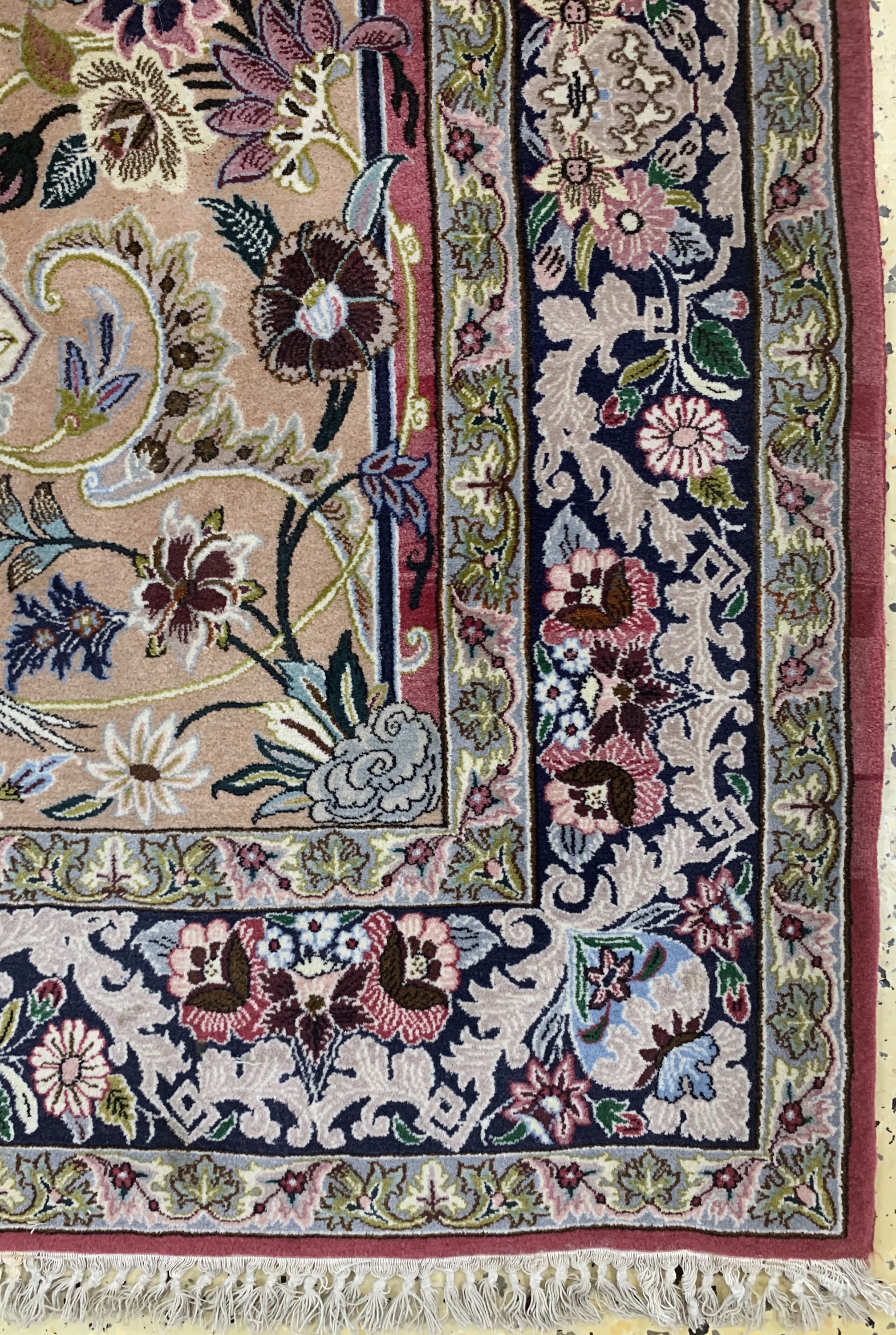 Detail a: Esfahan fein, Persien, Mitte 20.Jhd, Korkwolle auf Seide, ca. 173 x 113 cm, EHZ: 1-2, (gleichmäßig verblasst)