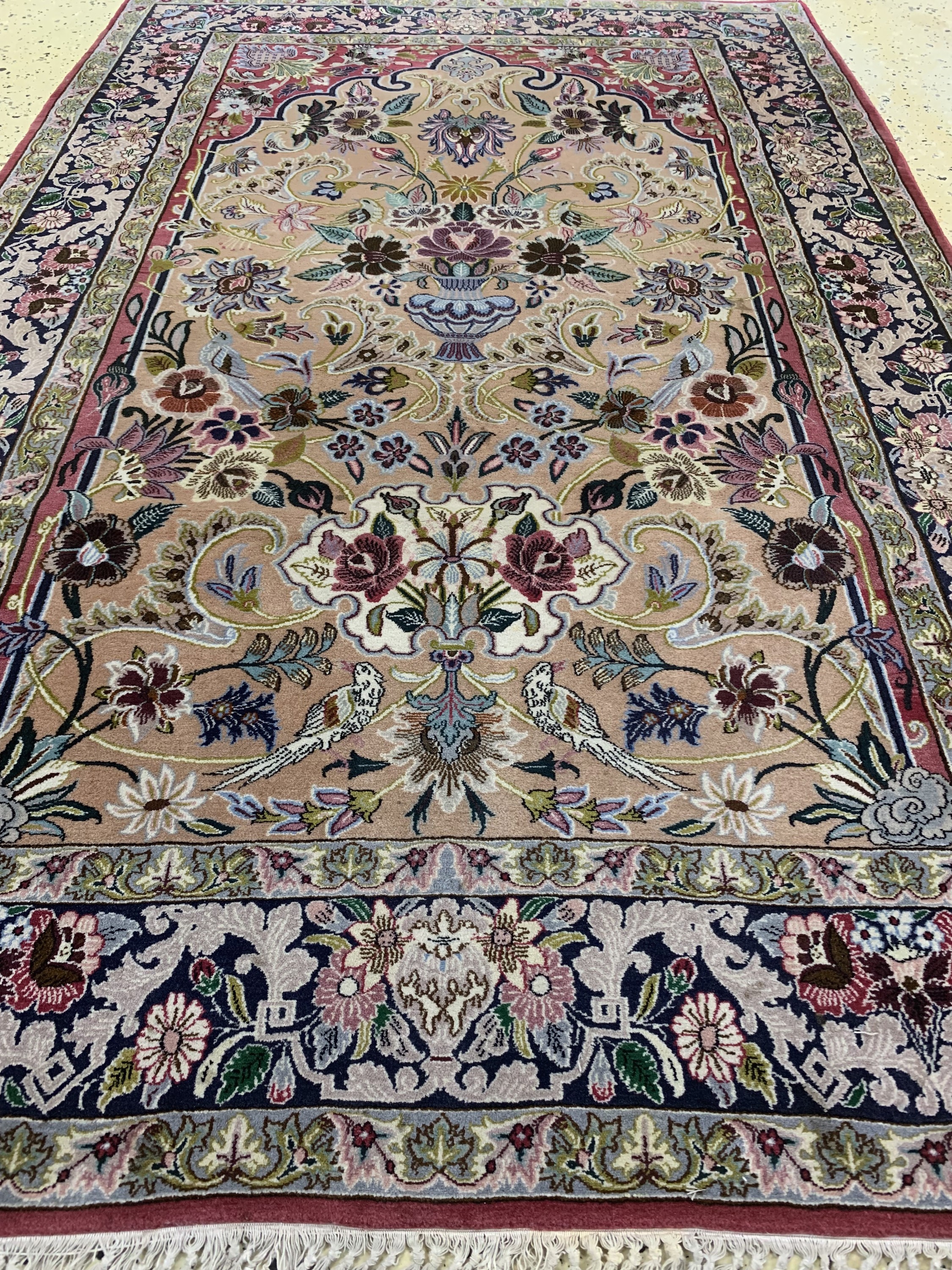 Detail d: Esfahan fein, Persien, Mitte 20.Jhd, Korkwolle auf Seide, ca. 173 x 113 cm, EHZ: 1-2, (gleichmäßig verblasst)