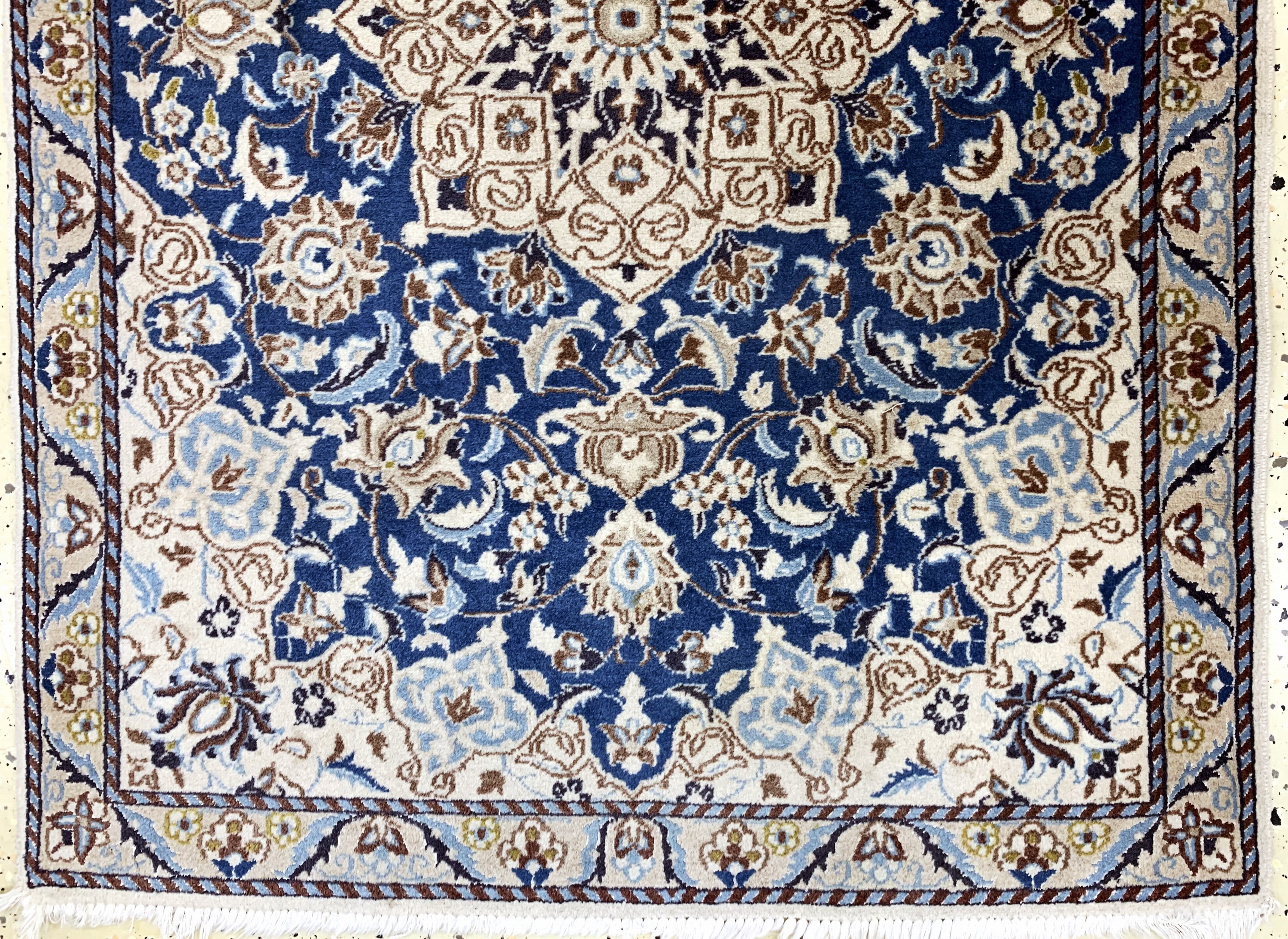 Detail e: 2 Lots Nain fein(9 La), Persien, Ende 20.Jhd, Korkwolle mit Seide, ca. 160 x 95 cm, EHZ: 2
