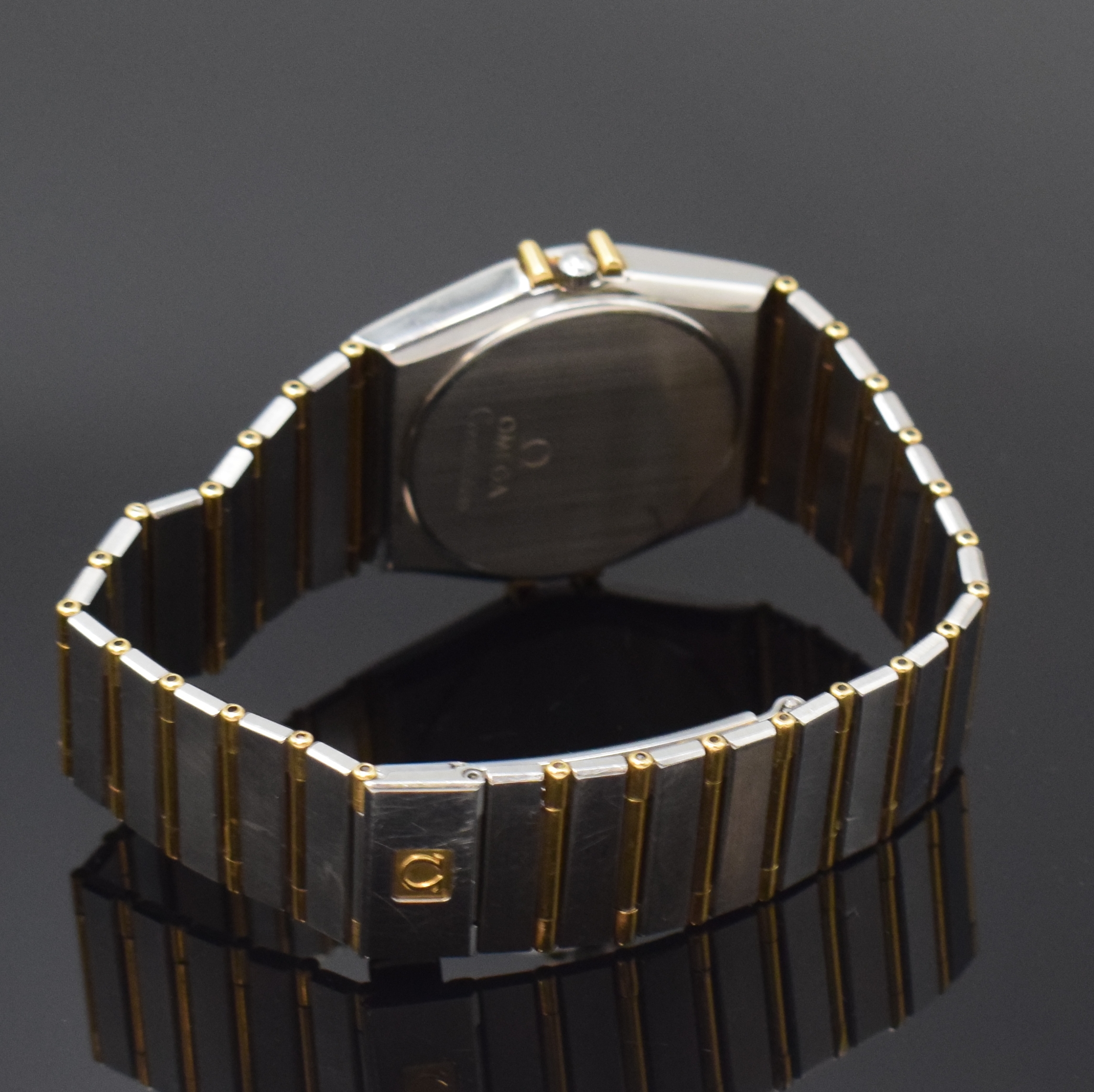 Detail b: OMEGA Herrenarmbanduhr Constellation Referenz 396.1070/396.1080, Schweiz um 1990, Edelstahl/gold kombiniert inkl. Gliederband, Boden aufgedr., ...