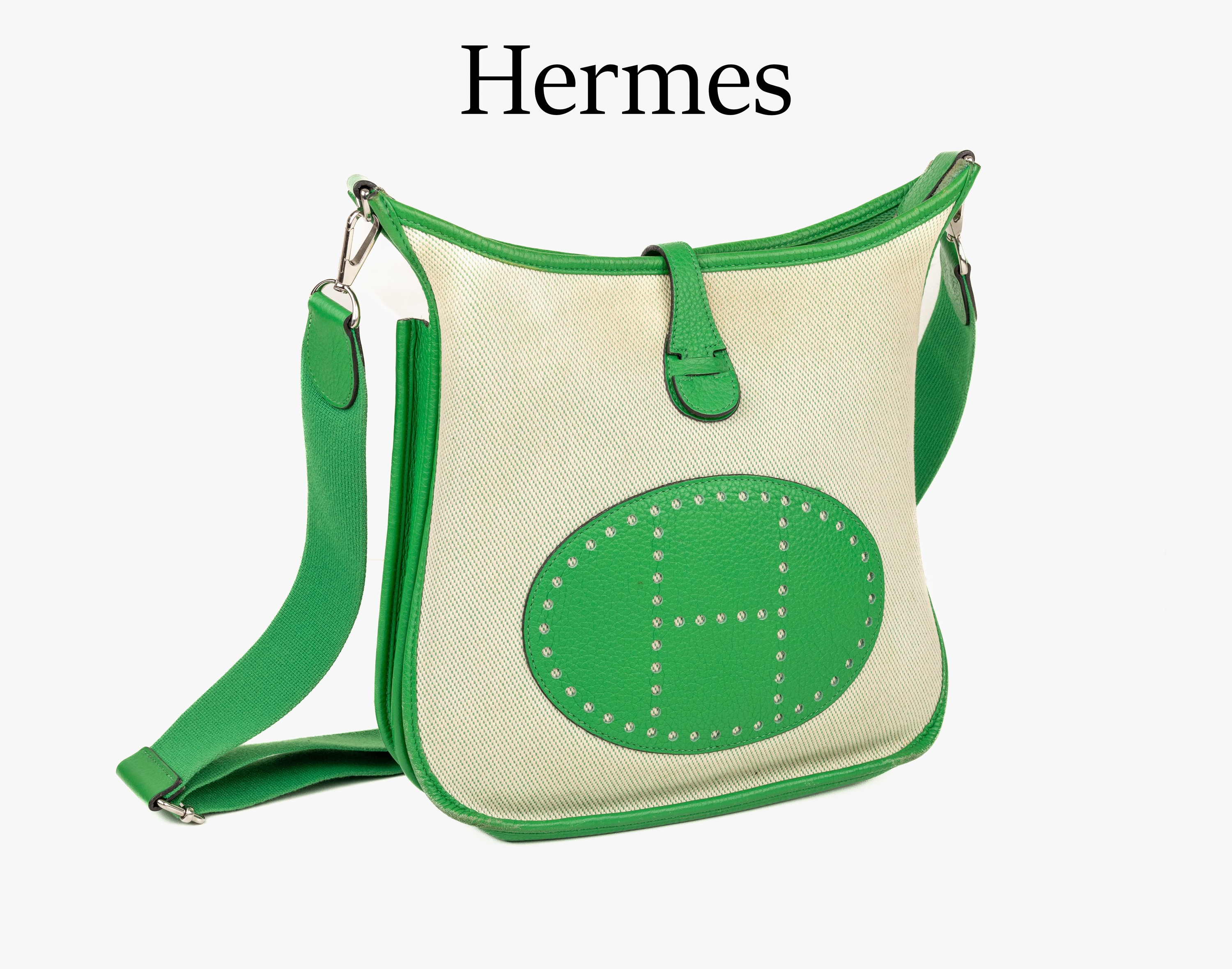 HERMES Evelyne Cross Body Bag, Paris 2014, sandfarb. Canvas, grün meliert, Lederbesätze in Grün, perforiertes H-Logo, innen Canvas in Grün, ...
