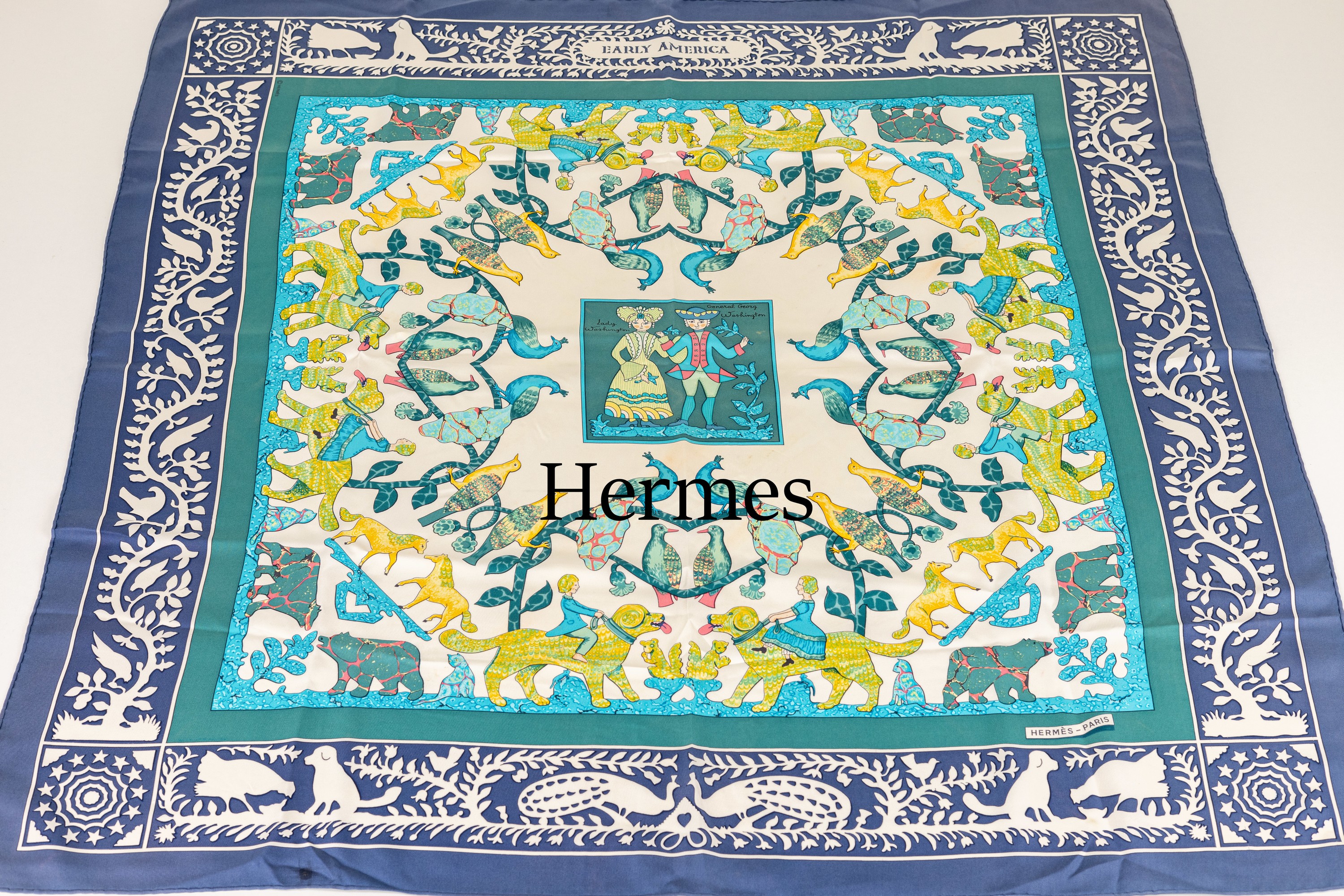 HERMES Seidencarree, 100% Seide, "Early America", cremefarb. Grund, Rand grün und blau, mittig Lady und General Georg Washington, Vögel, ...