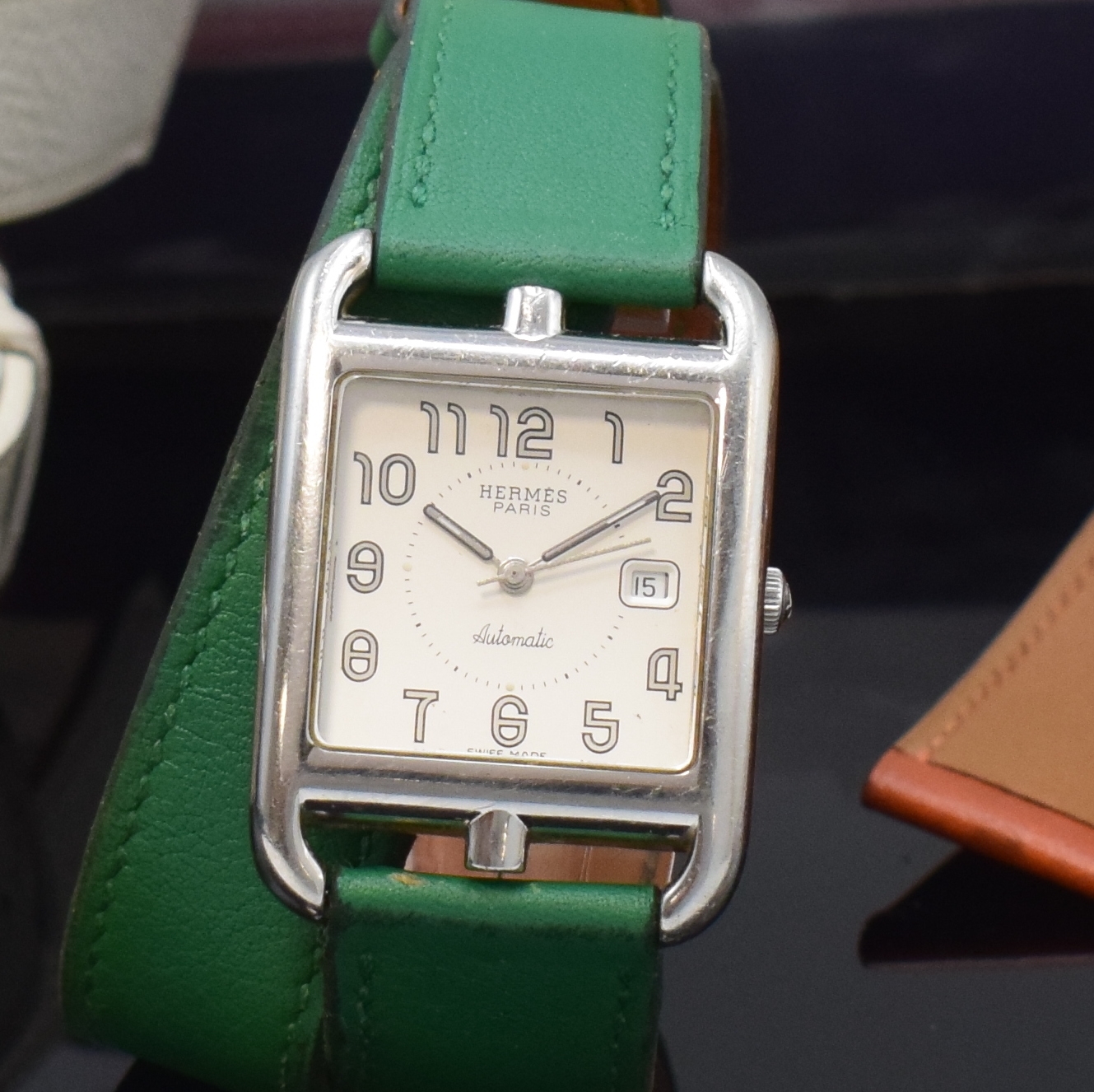 Detail a: HERMES Armbanduhr Serie Cape Cod Referenz CC1.710, Automatik, Schweiz um 2007, Edelstahlgeh. inkl. orig. Lederband m. orig. Dornschl., zus. 13 orig. ...