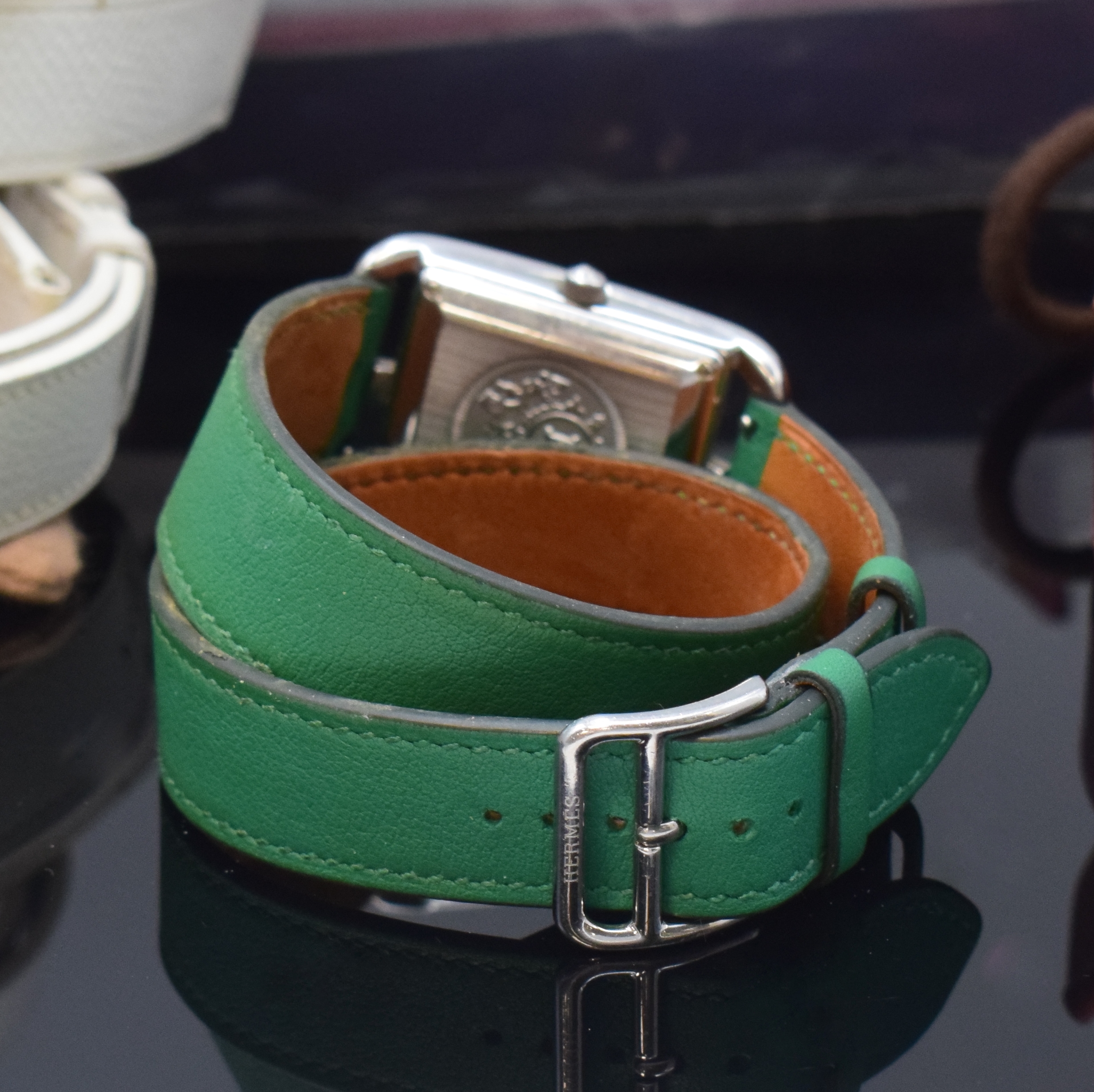 Detail b: HERMES Armbanduhr Serie Cape Cod Referenz CC1.710, Automatik, Schweiz um 2007, Edelstahlgeh. inkl. orig. Lederband m. orig. Dornschl., zus. 13 orig. ...